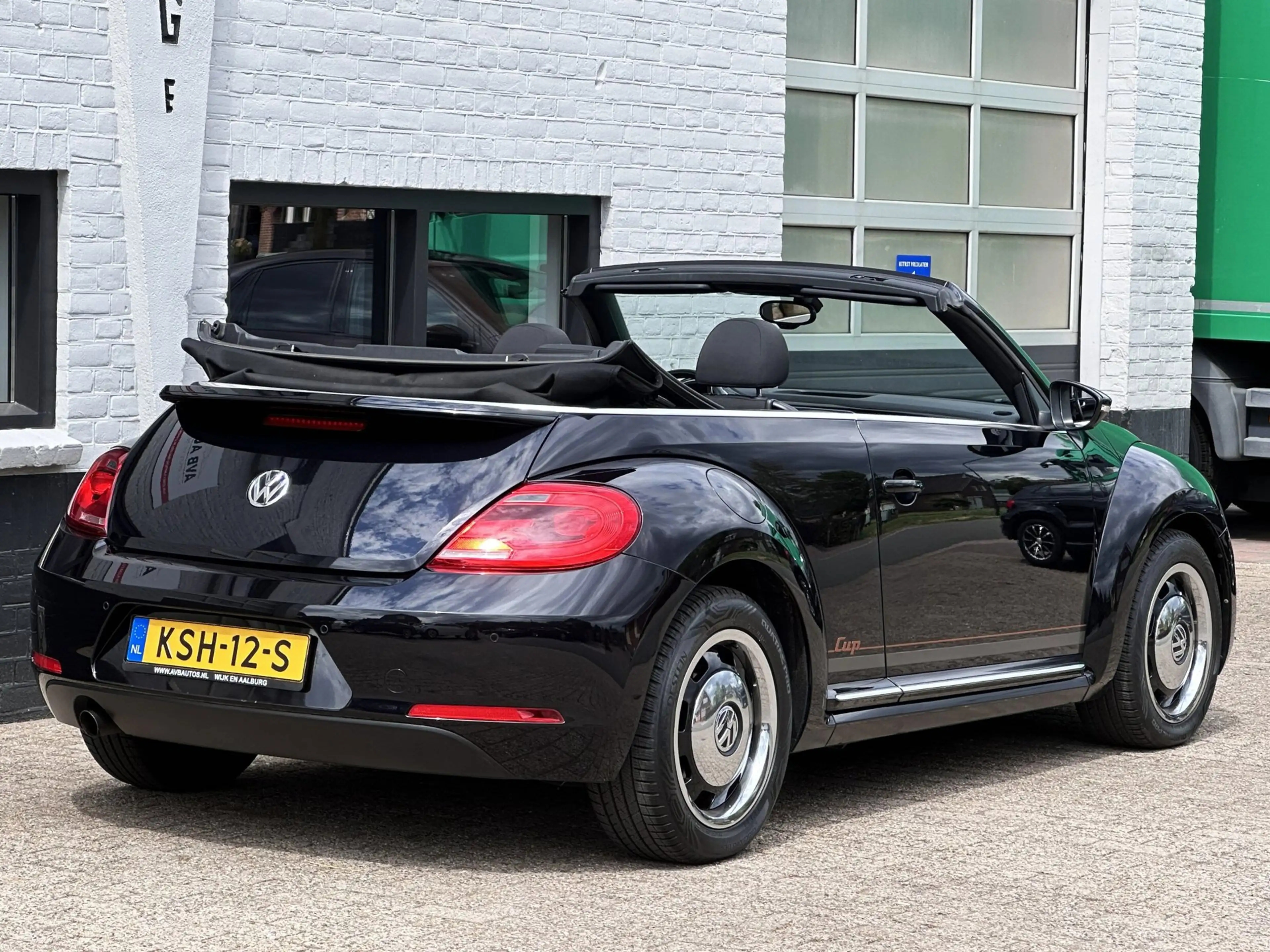 Volkswagen Beetle Cabriolet 1.2 TSI Cup Clima PDC Navi Cruise — photo 5