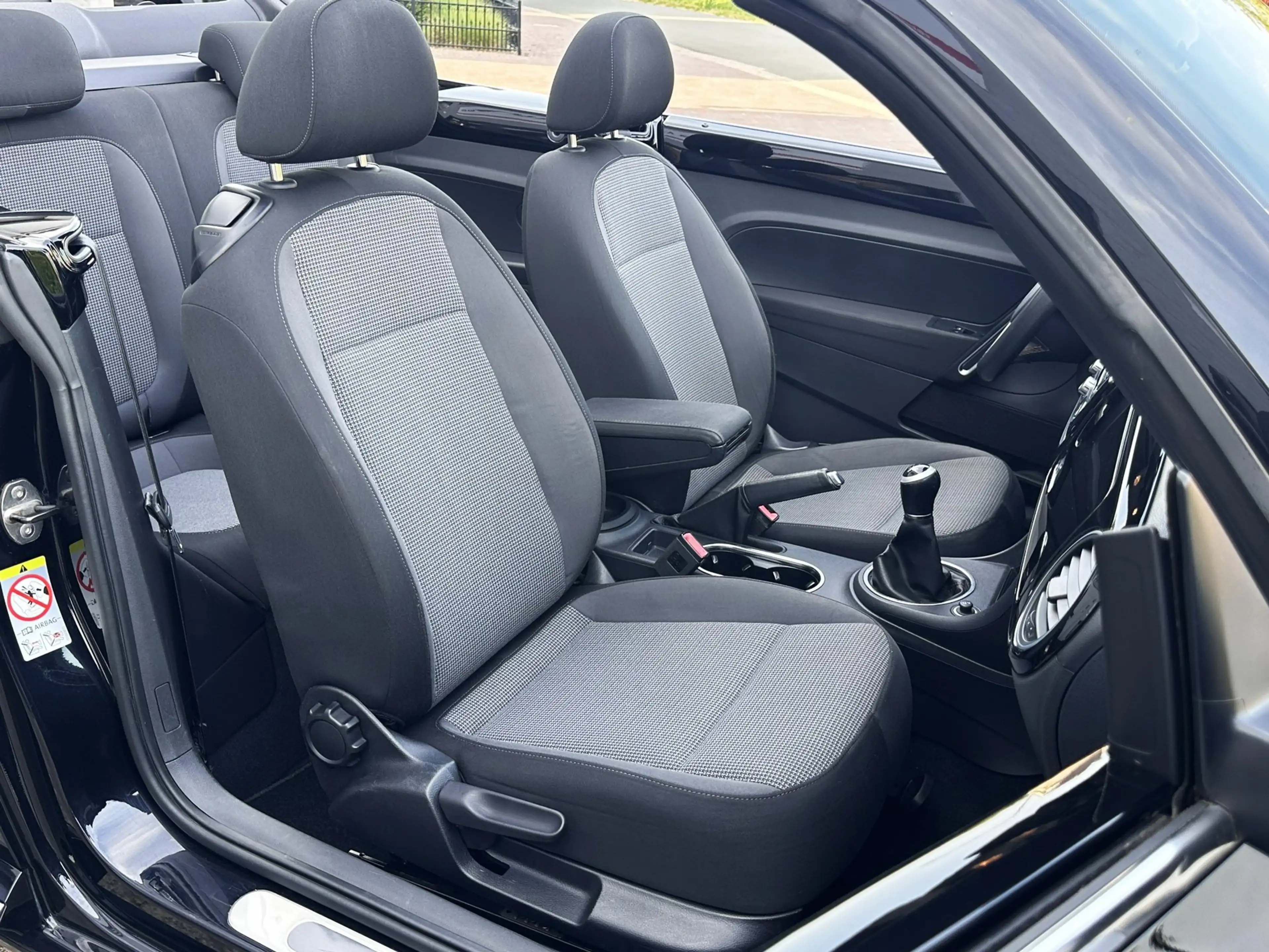 Volkswagen Beetle Cabriolet 1.2 TSI Cup Clima PDC Navi Cruise — photo 13