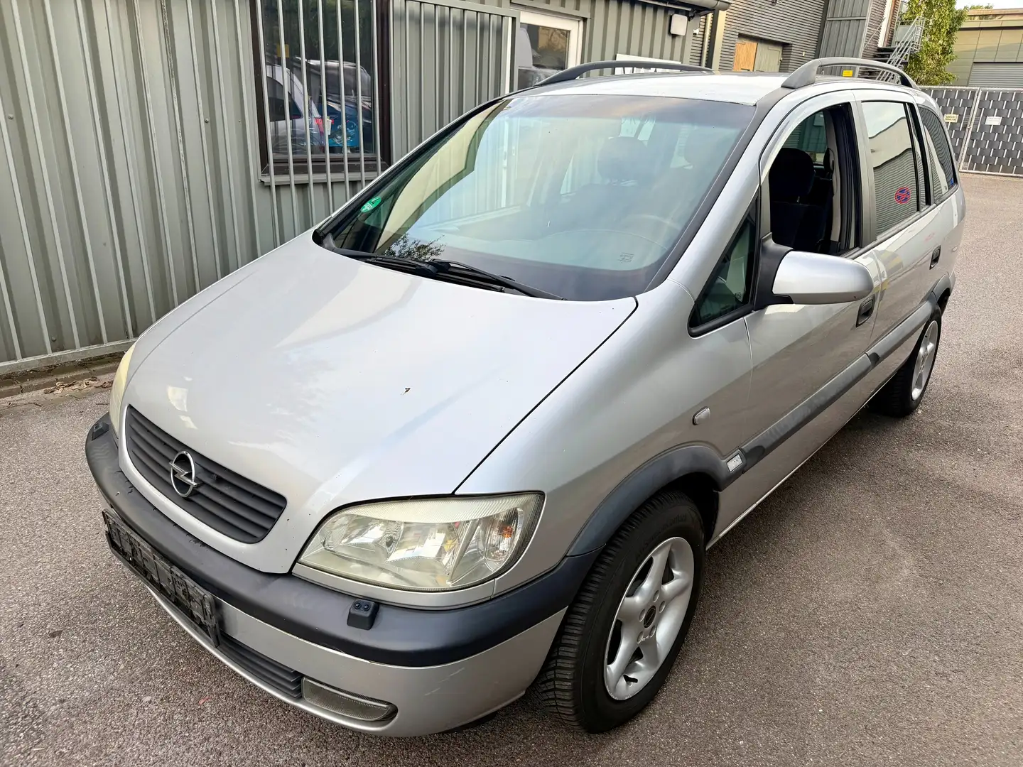 Opel Zafira Basis 7-Sitzer SHZ KLIMA TÜV 03/27 Silber - 1