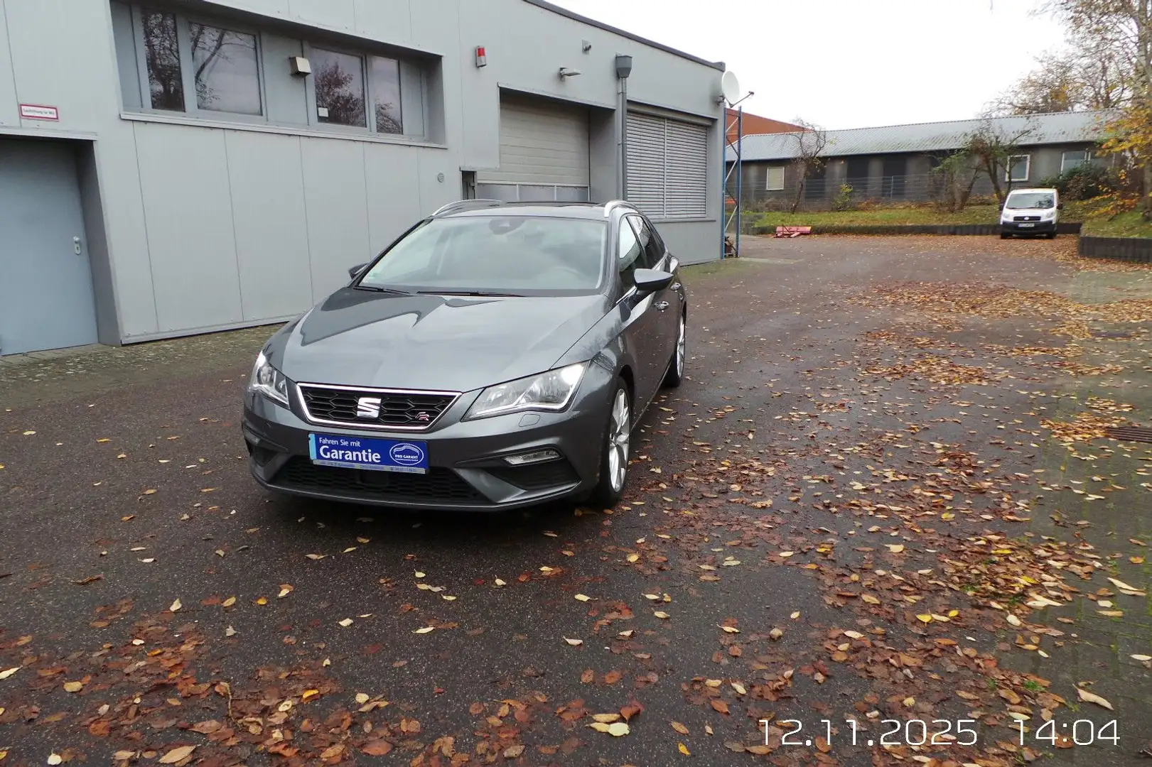 SEAT Leon ST FR 2.0TDI DSG 1Hd.NAVI,AHK,PDC,PANO, ACC Grau - 1