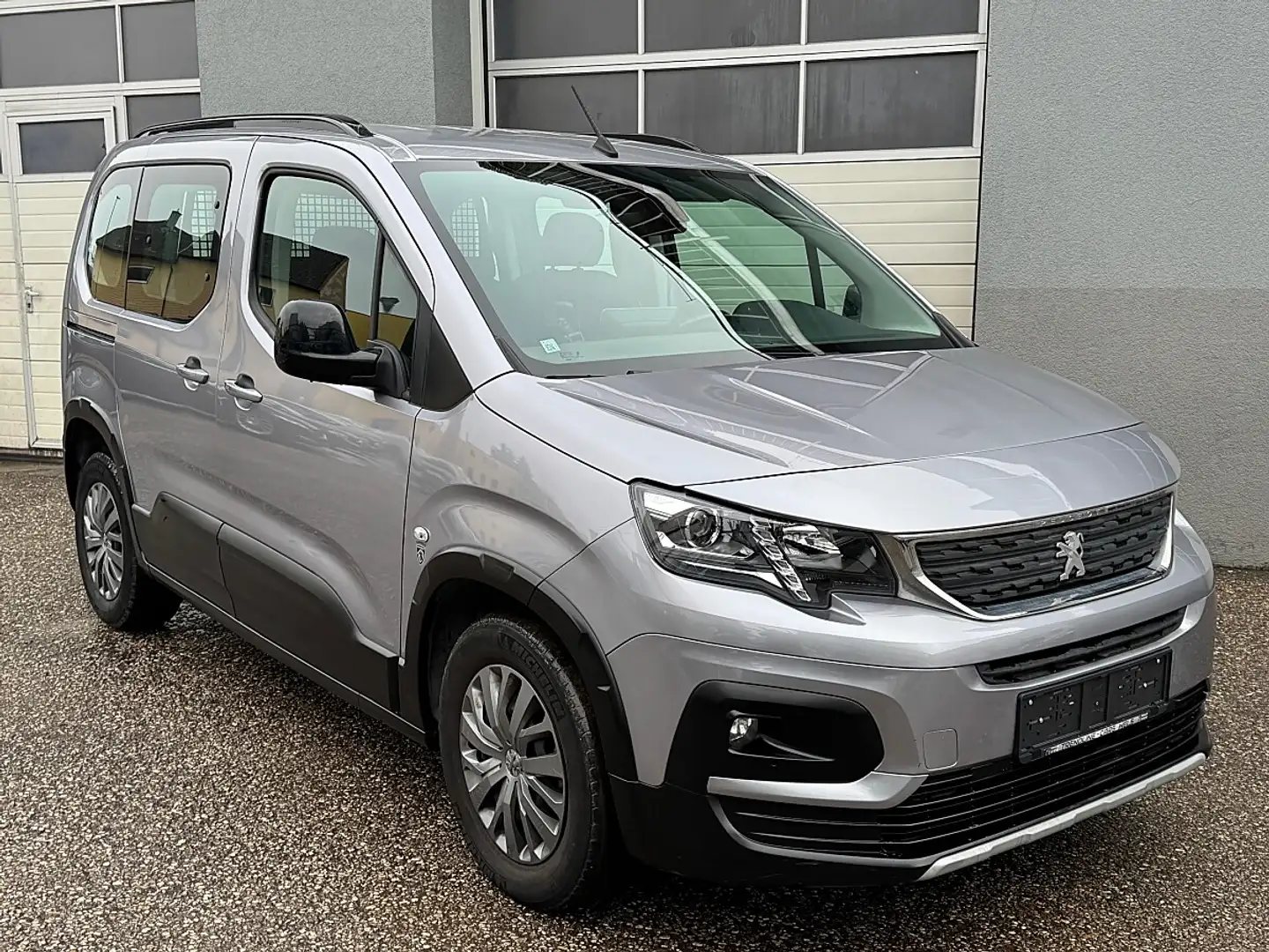 Peugeot Rifter 1,5 BlueHDI Active Grau - 2