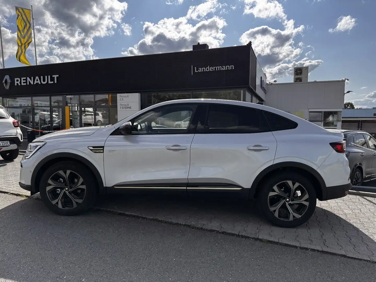 Renault Arkana E-TECH ENGINEERED FULL-HYBRID 145 BOSE Blanc - 2