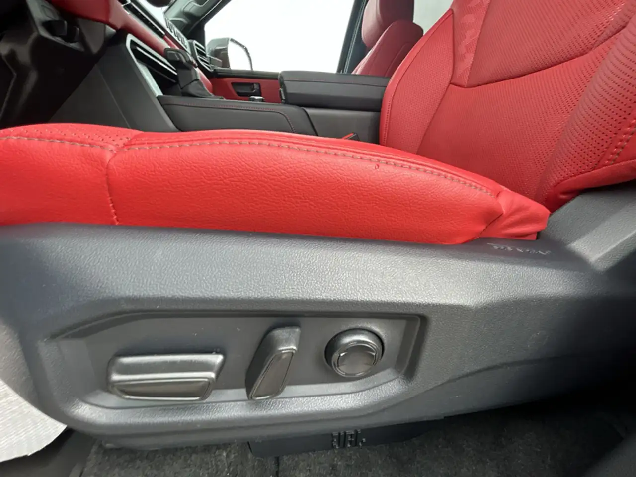 Toyota Sequoia photo Toyota Sequoia