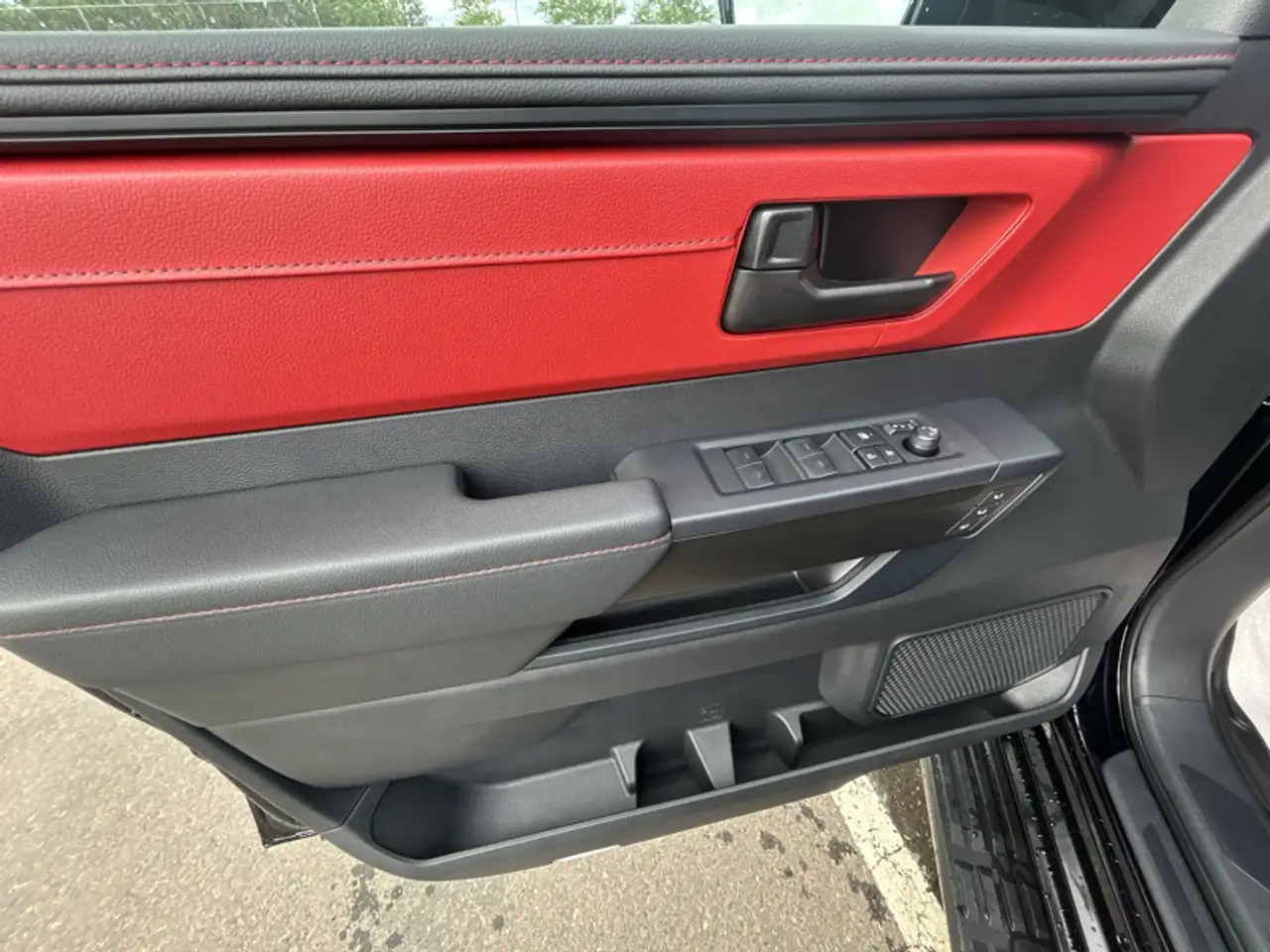 Toyota Sequoia photo Toyota Sequoia