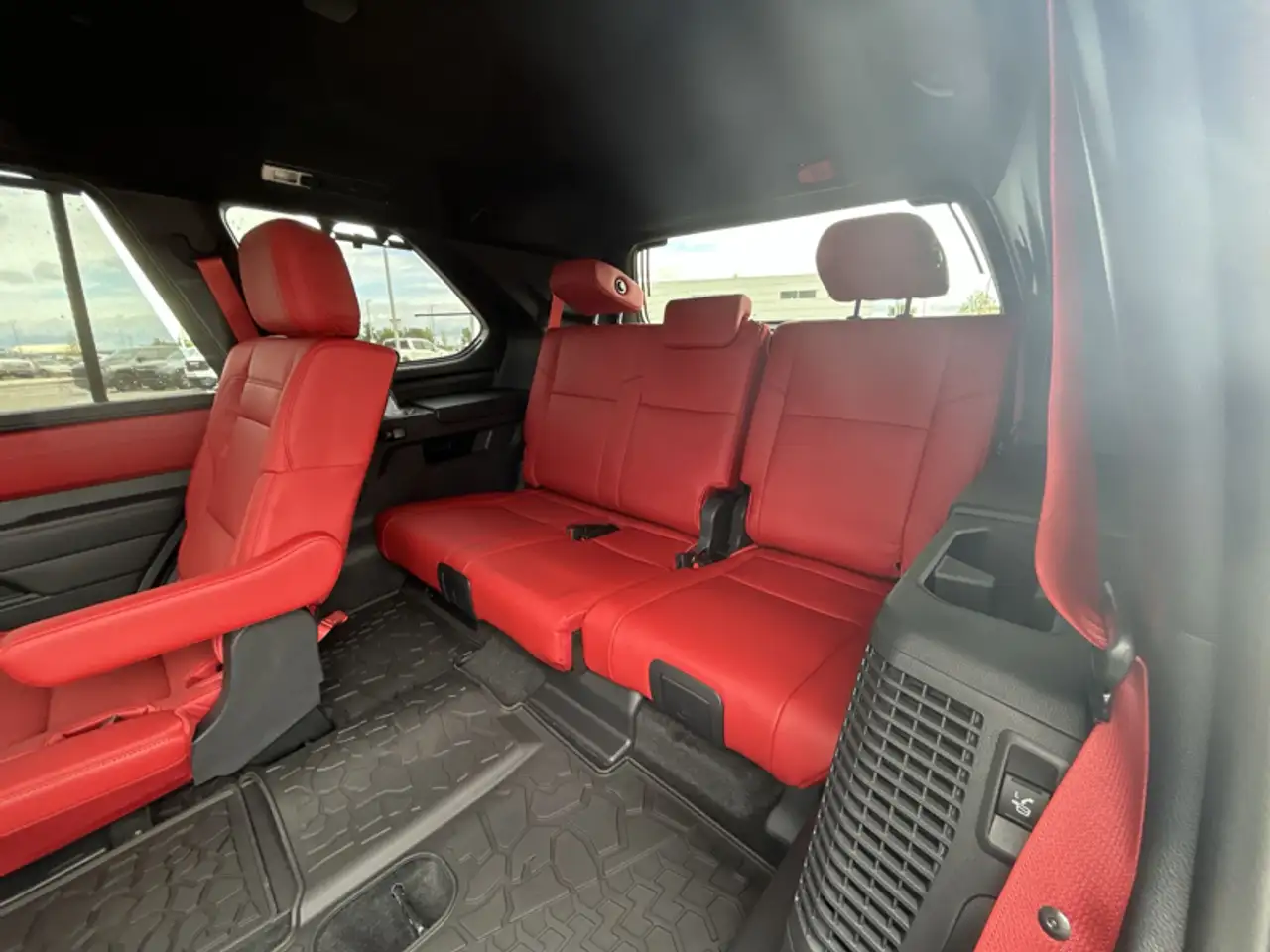 Toyota Sequoia photo Toyota Sequoia