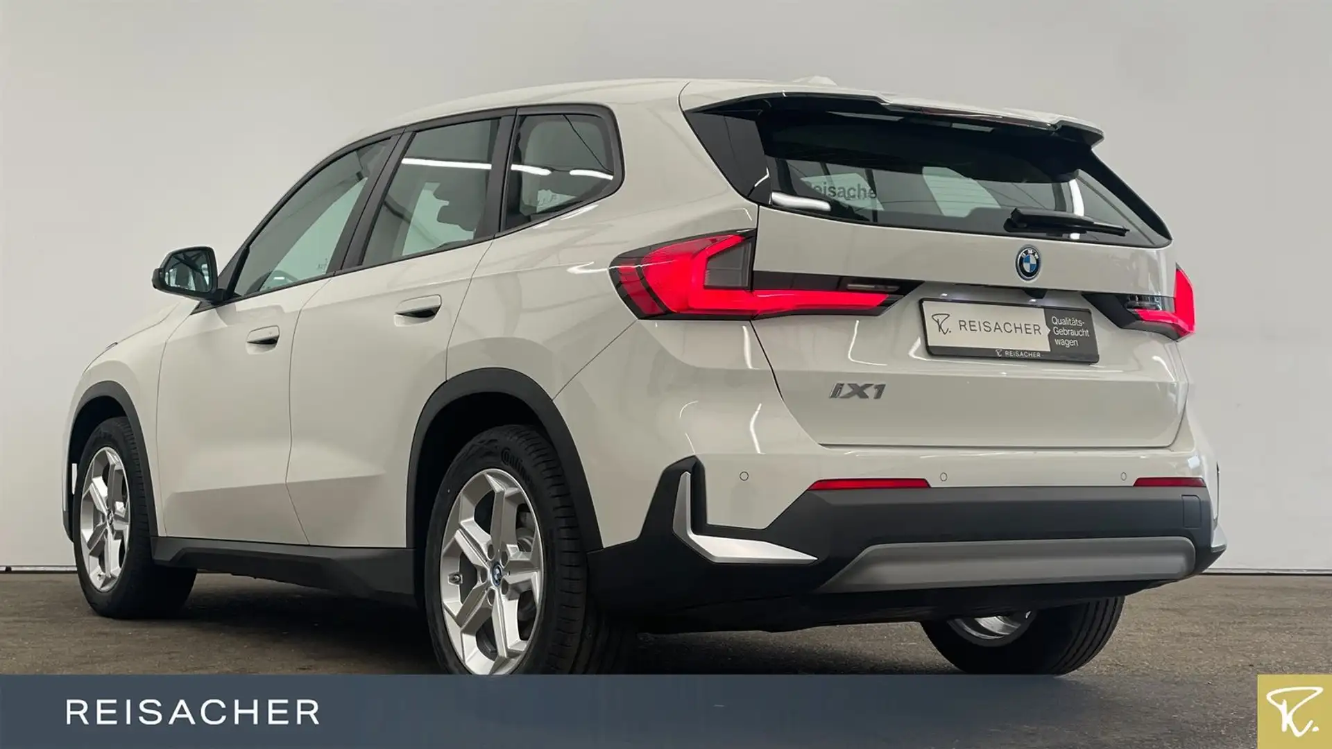 BMW iX1 IX1 A XDRIVE30 LCPro AdapLED 360 SHZ HuD DAB 18" Blanco - 2
