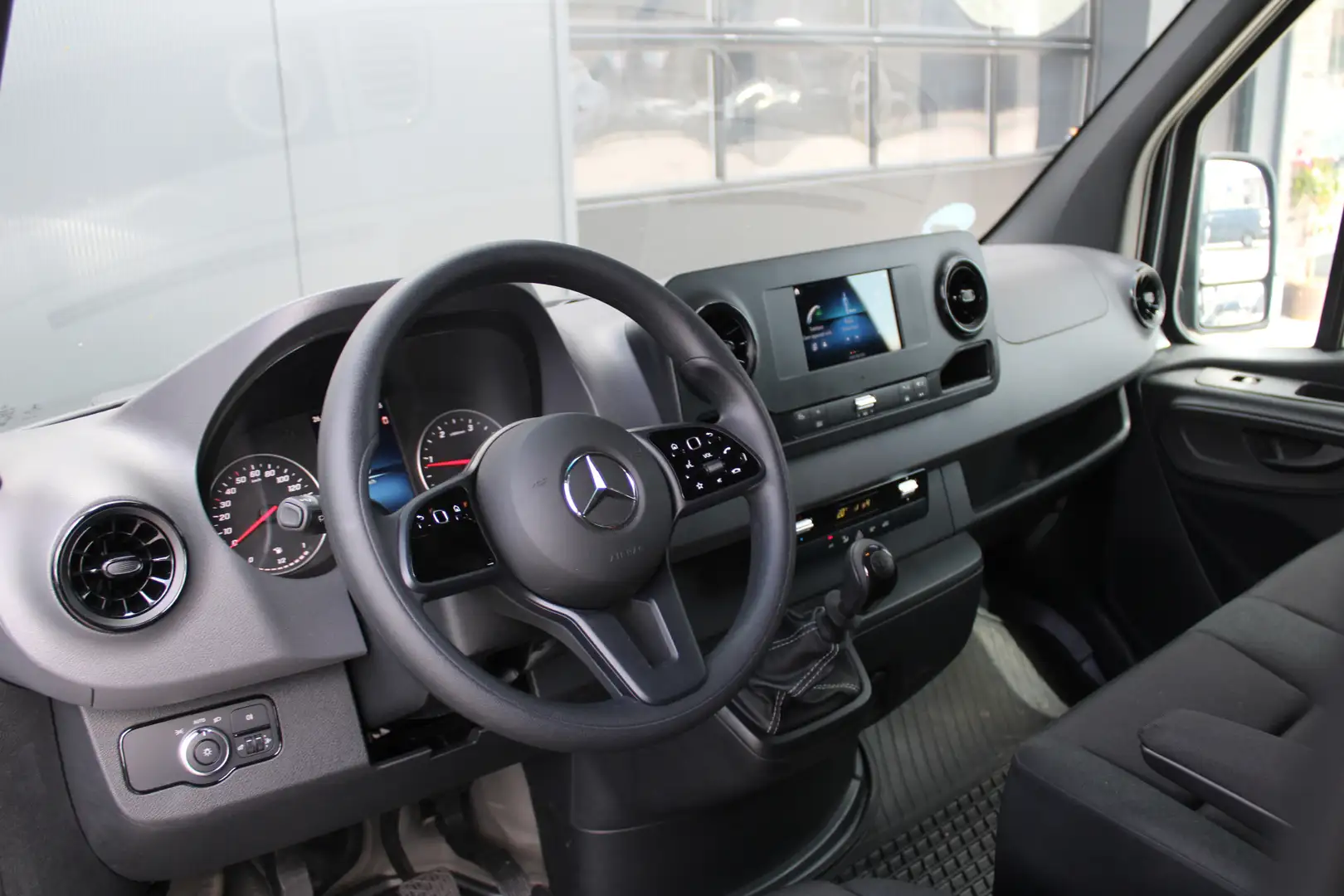 Mercedes-Benz Sprinter 315CDI L2H2 FWD 150pk - MBUX - Camera - Stoelverwa Grijs - 2