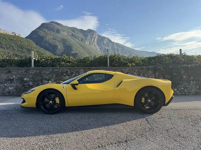 Ferrari 296 GTS solo noleggio SETTIMANALE/MENSILE/ANNUALE