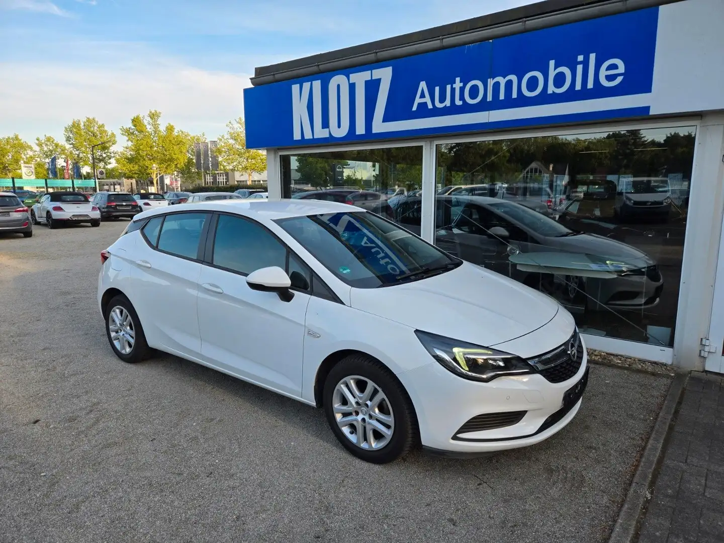 Opel Astra K Lim. 5-trg. Edition Wit - 1