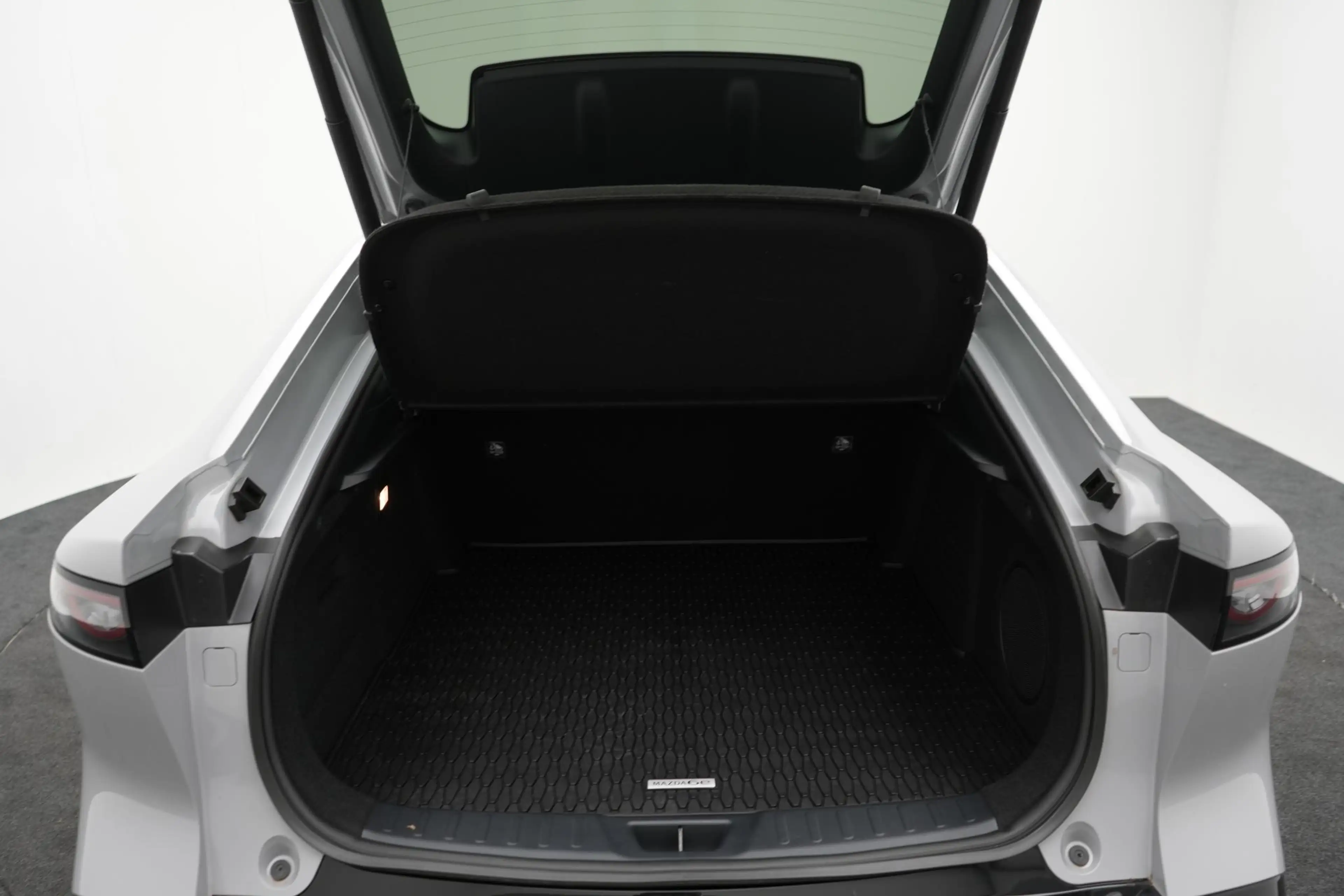Mazda 6e EV Takumi Plus Long Range 80 kWh : dealer onderhou — photo 19