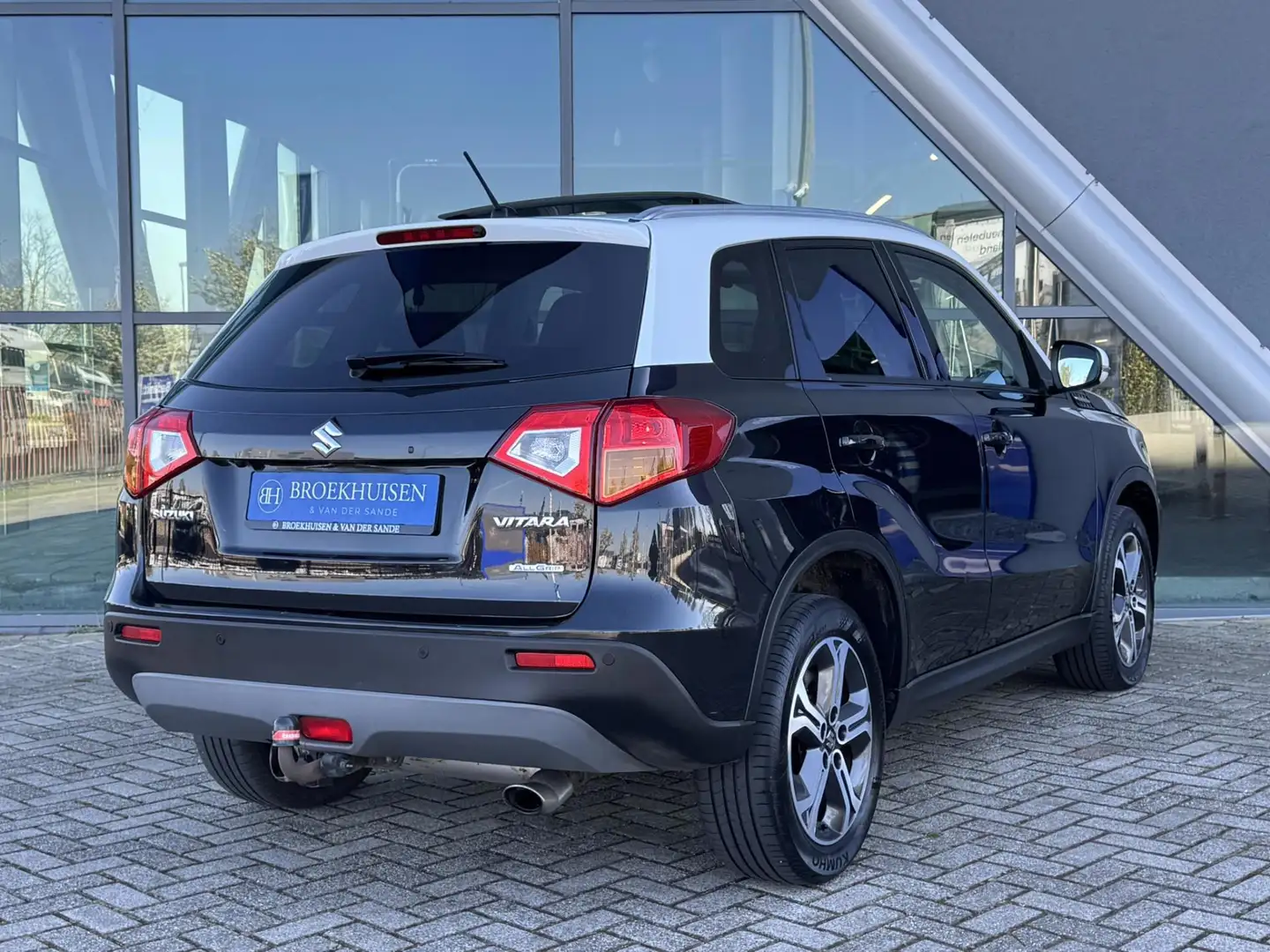 Suzuki Vitara 1.6 High Executive Allgrip 120pk Panoramadak / Tre Zwart - 2