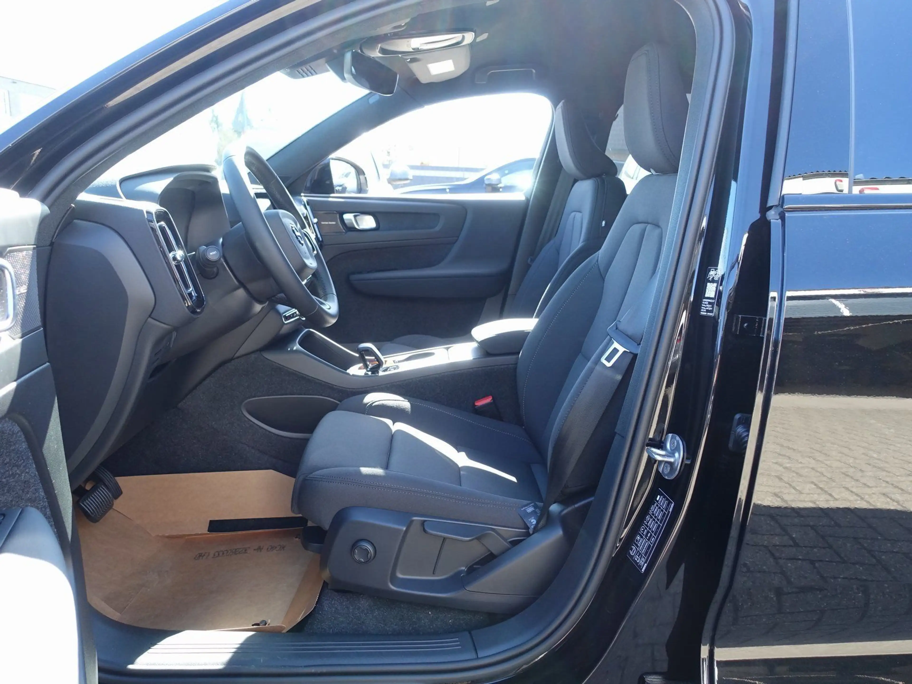 Volvo EX40 Black Edition Single Extended Range/H&K/360 — photo 8