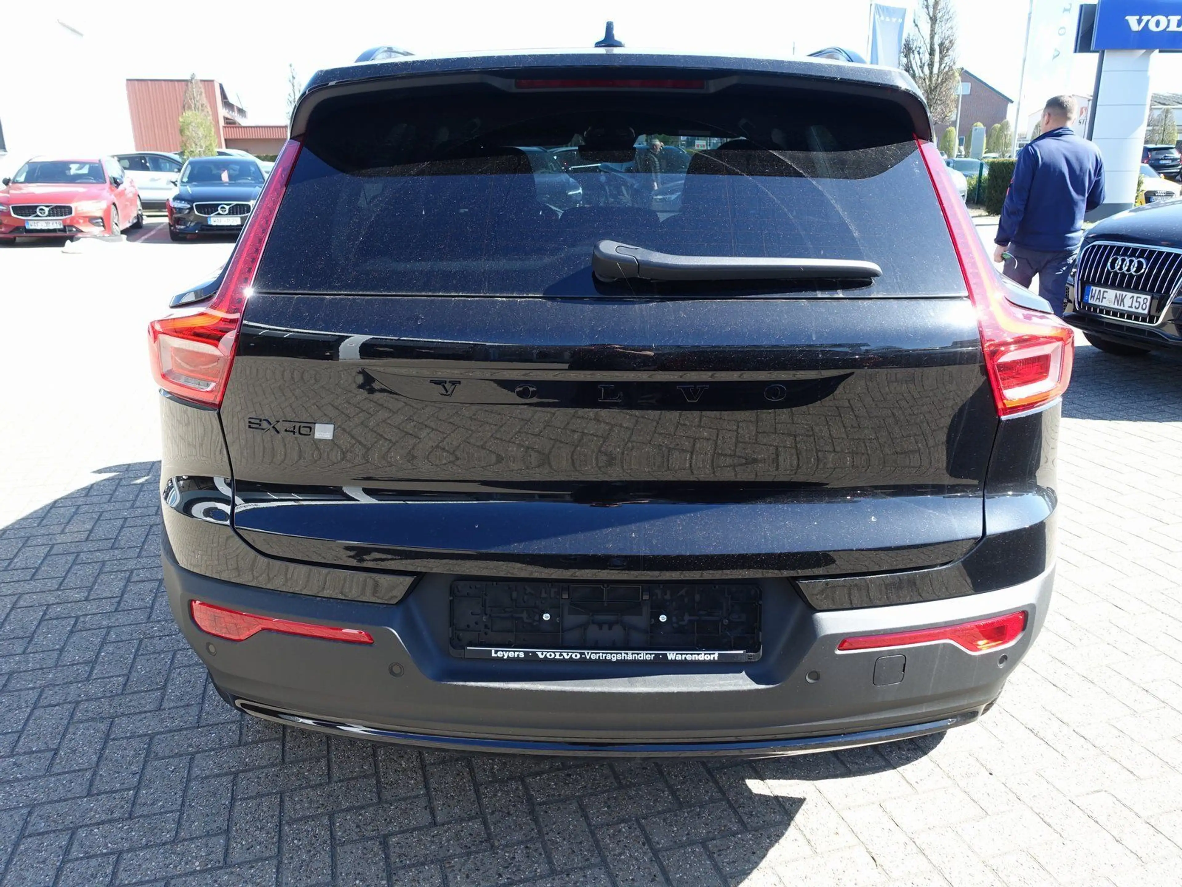 Volvo EX40 Black Edition Single Extended Range/H&K/360 — photo 3