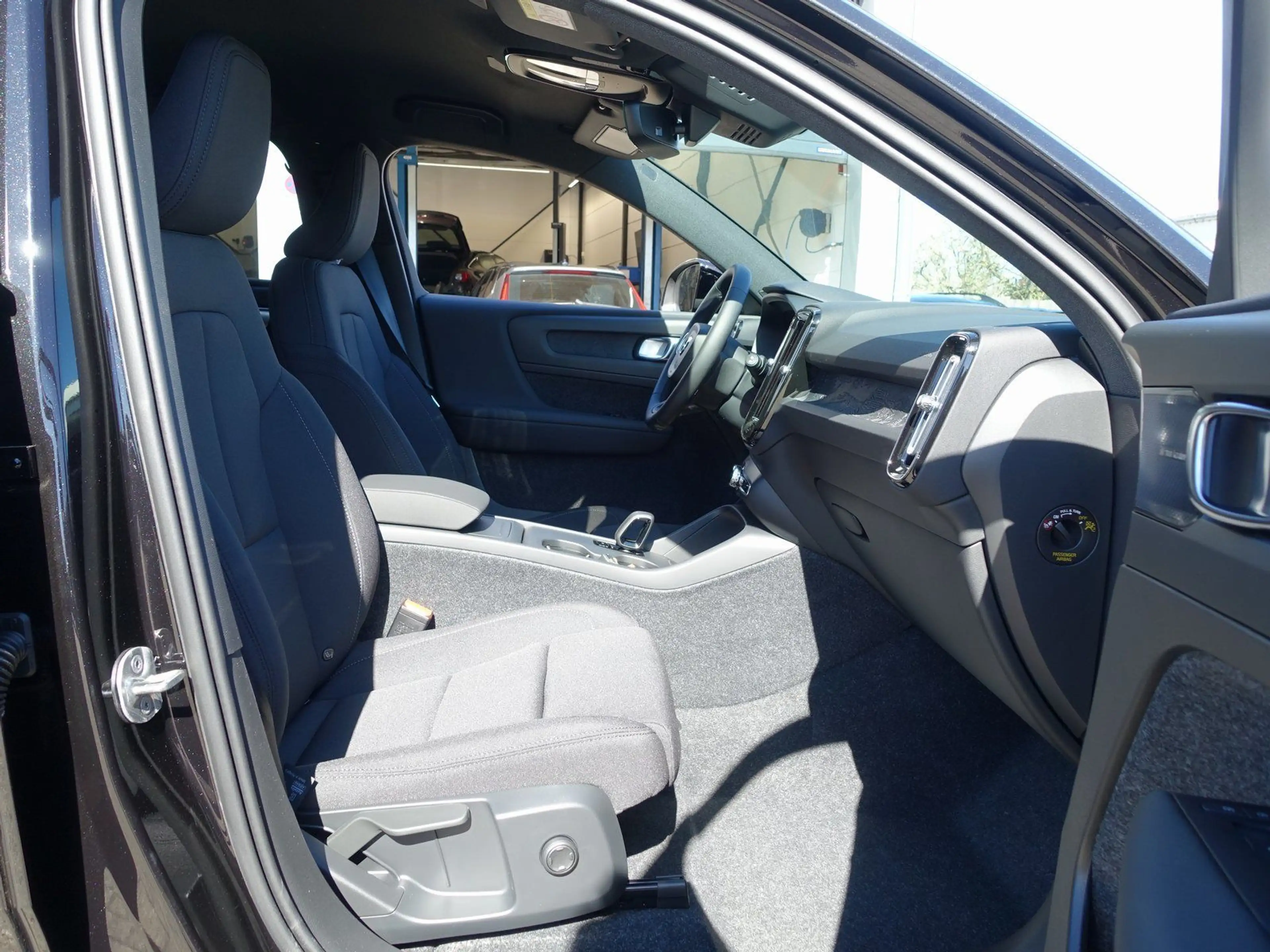 Volvo EX40 Black Edition Single Extended Range/H&K/360 — photo 10