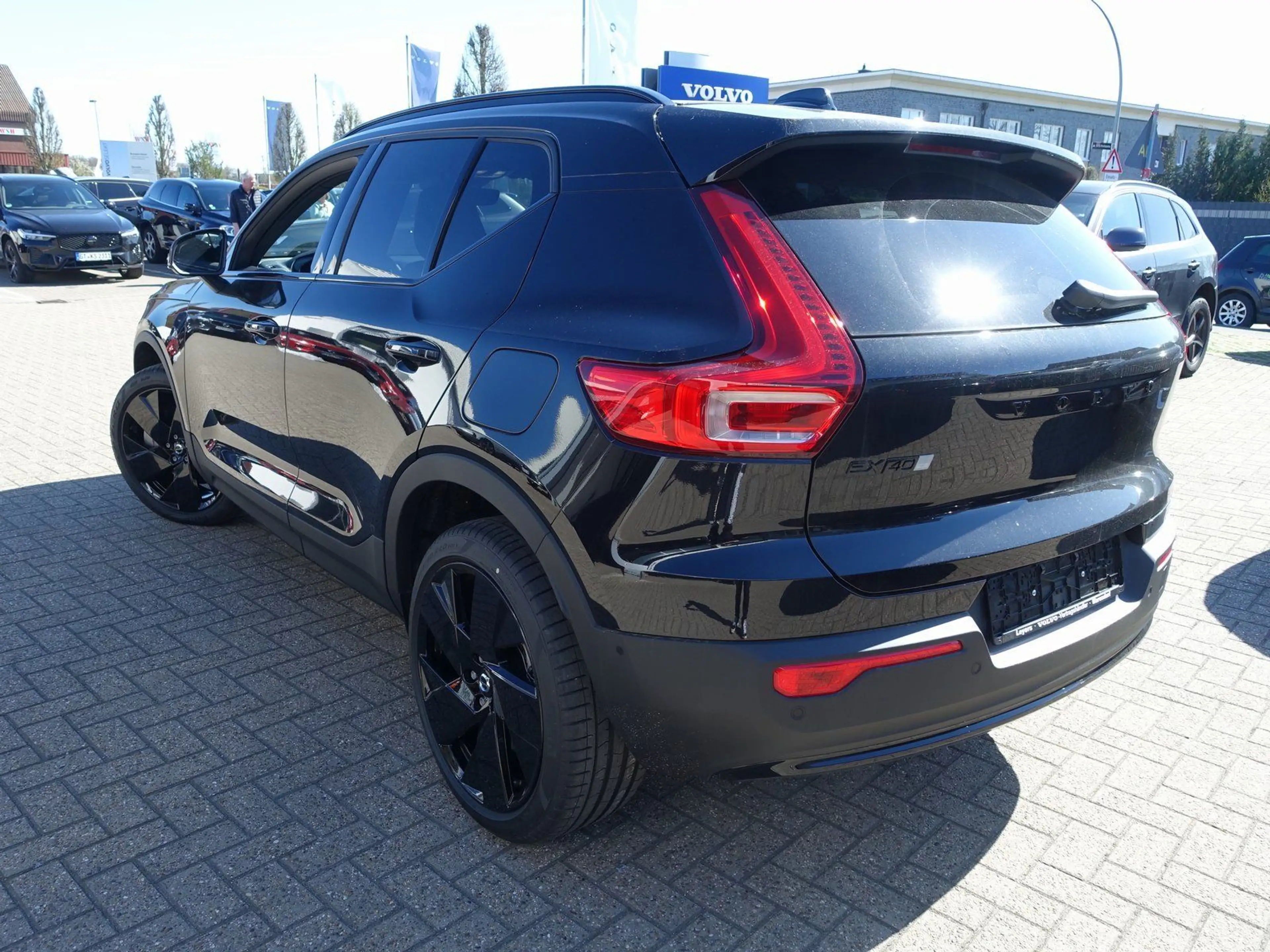 Volvo EX40 Black Edition Single Extended Range/H&K/360 — photo 4