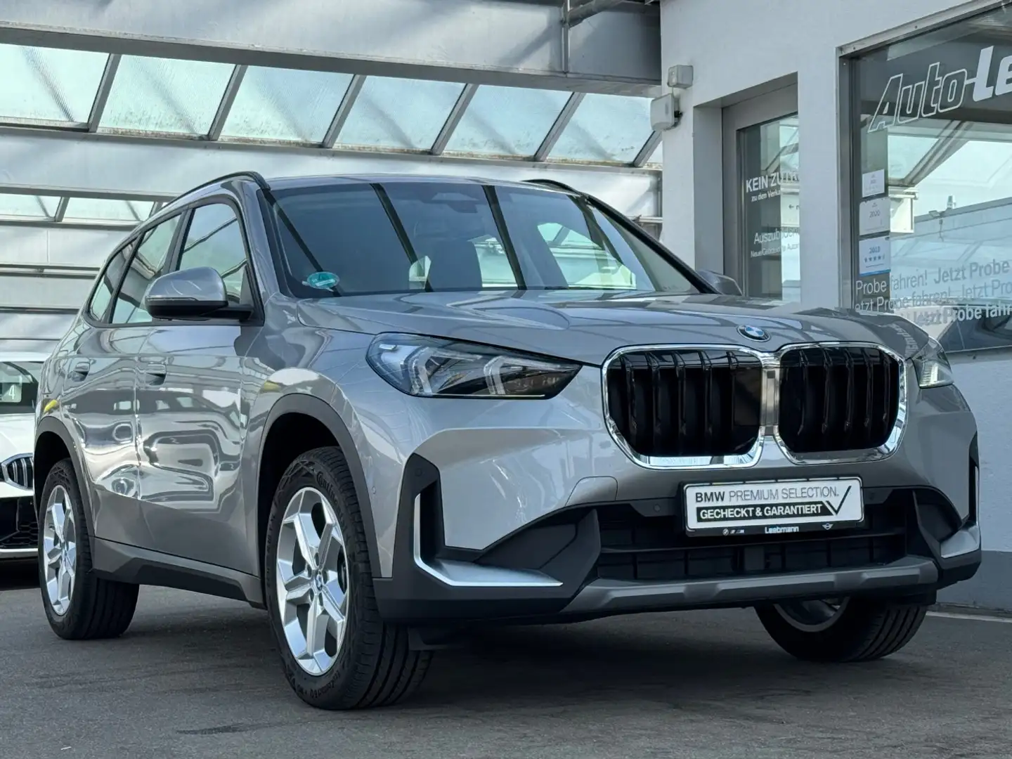 BMW X1 sDrive20i 18-Zoll/AHK GARANTIE bis 01/2029 Silber - 1