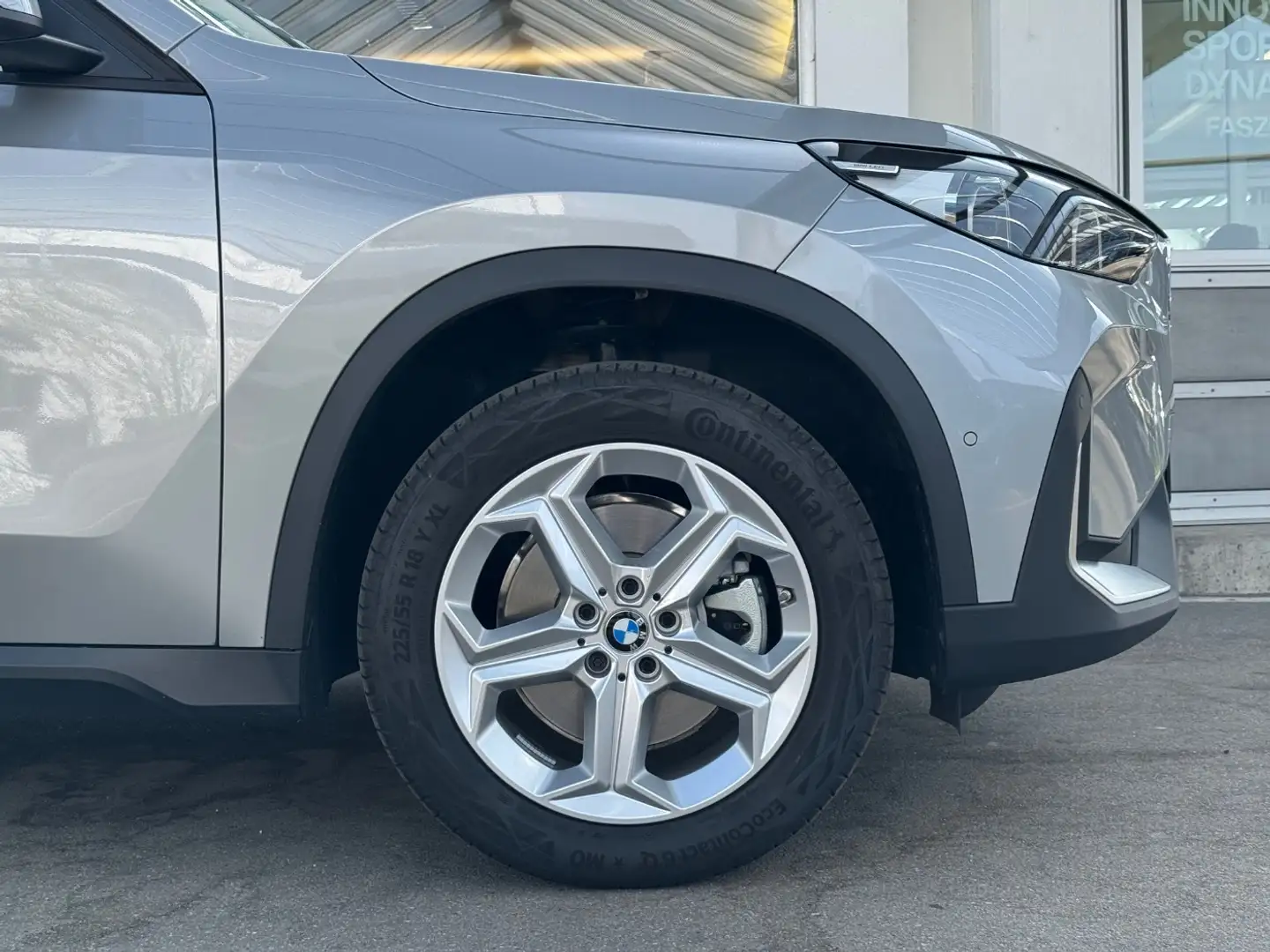 BMW X1 sDrive20i 18-Zoll/AHK GARANTIE bis 01/2029 Silber - 2