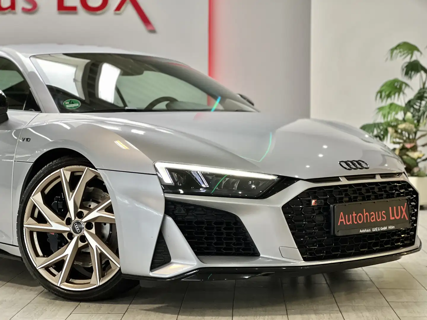 Audi R8 5.2 FSI RWD*COUPE*2.HAND*MMI*VIRTUAL*B&O SOUND Silber - 2