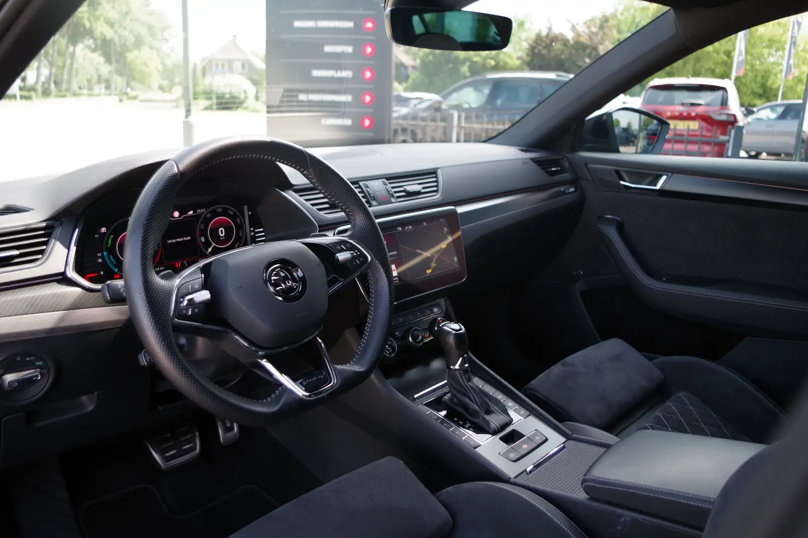 Skoda Superb Combi 1.4 TSI iV Sportline Business 218 PK PHEV, P Zwart - 2