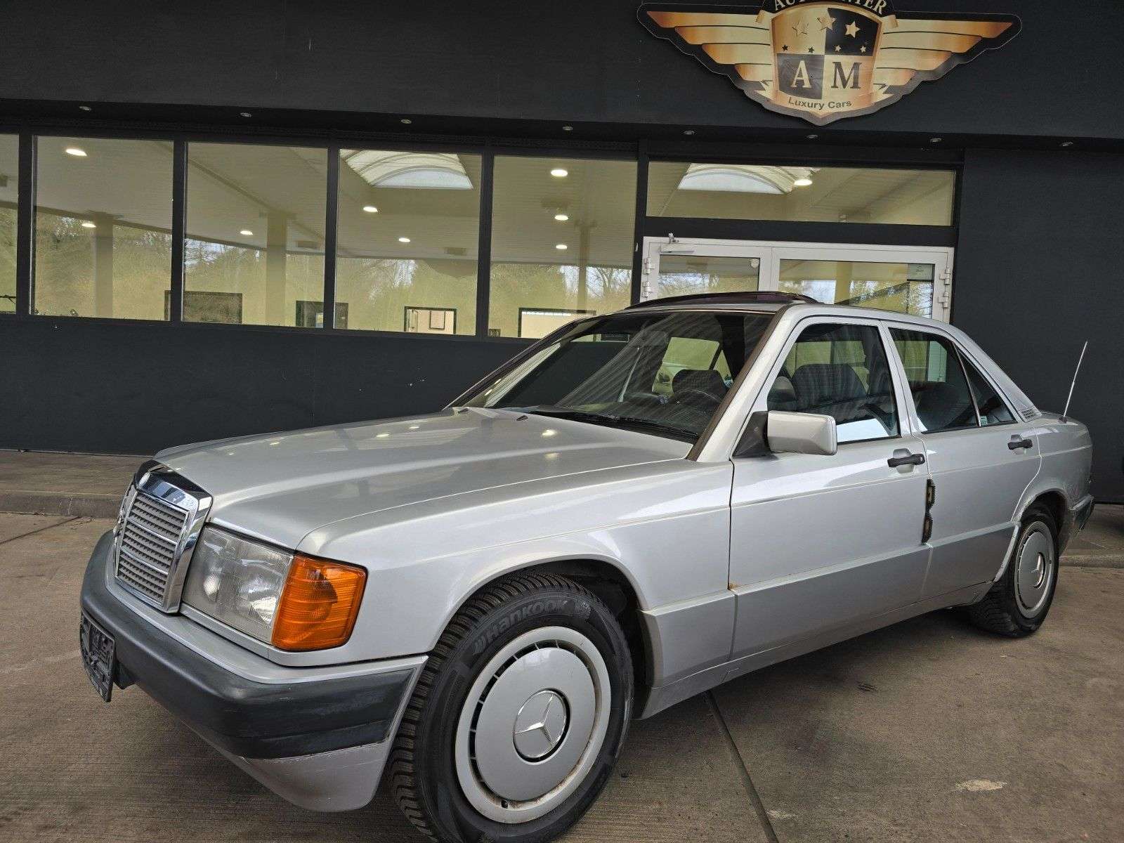 Second hand Mercedes Benz 190 2.0