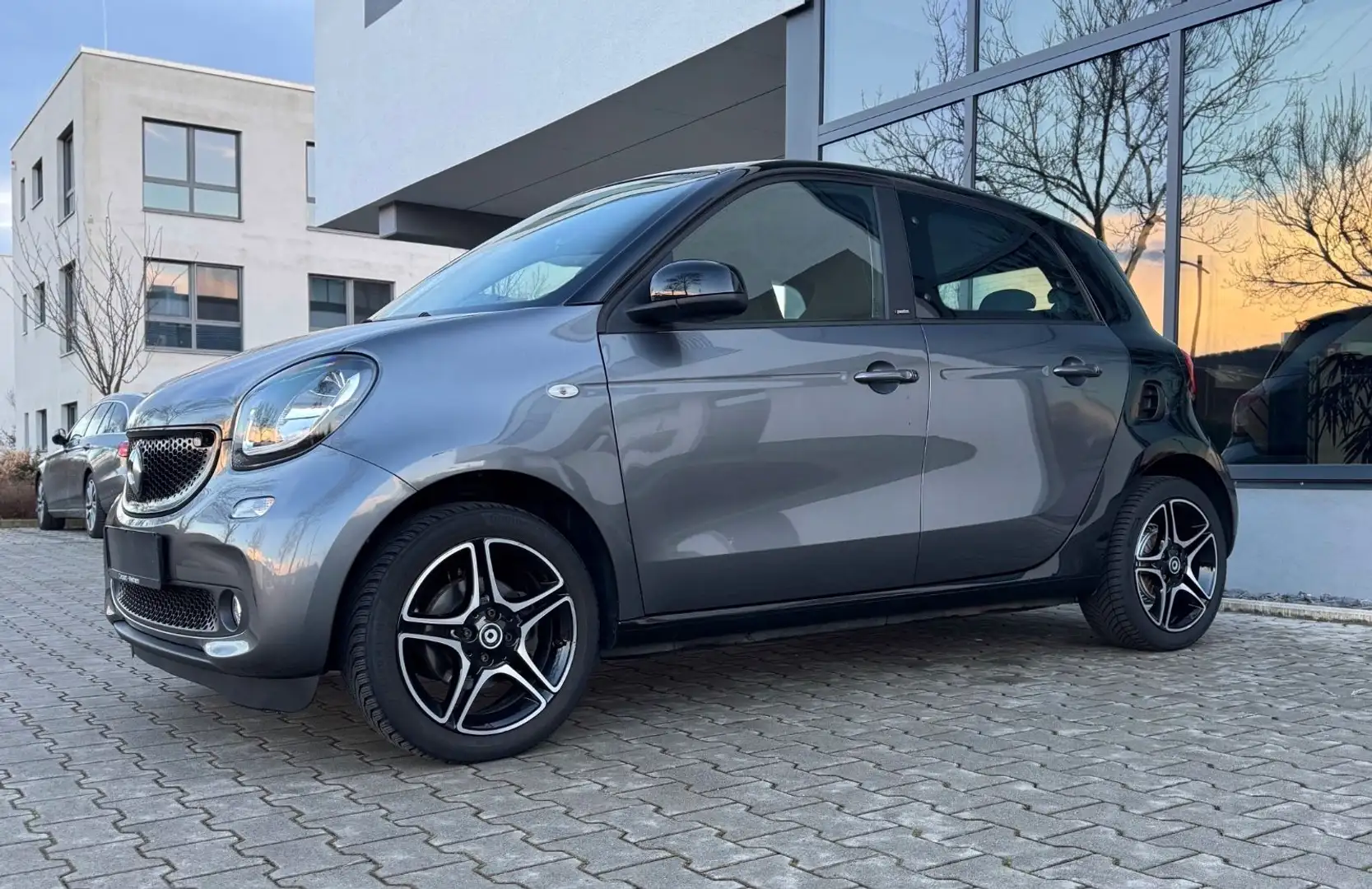 smart forFour Smart ForFour AUTOMATIK*SPORTPAKET*SHZ*PDC*LED Gris - 1