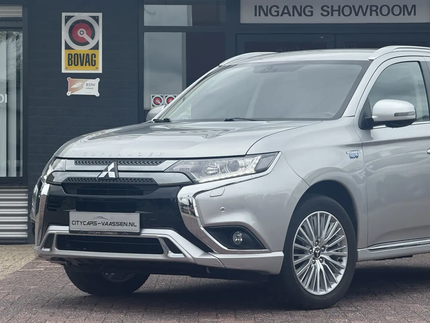 Mitsubishi Outlander 2.4 PHEV S-Edition 4wd 224 pk plug in hybride auto Grijs - 2