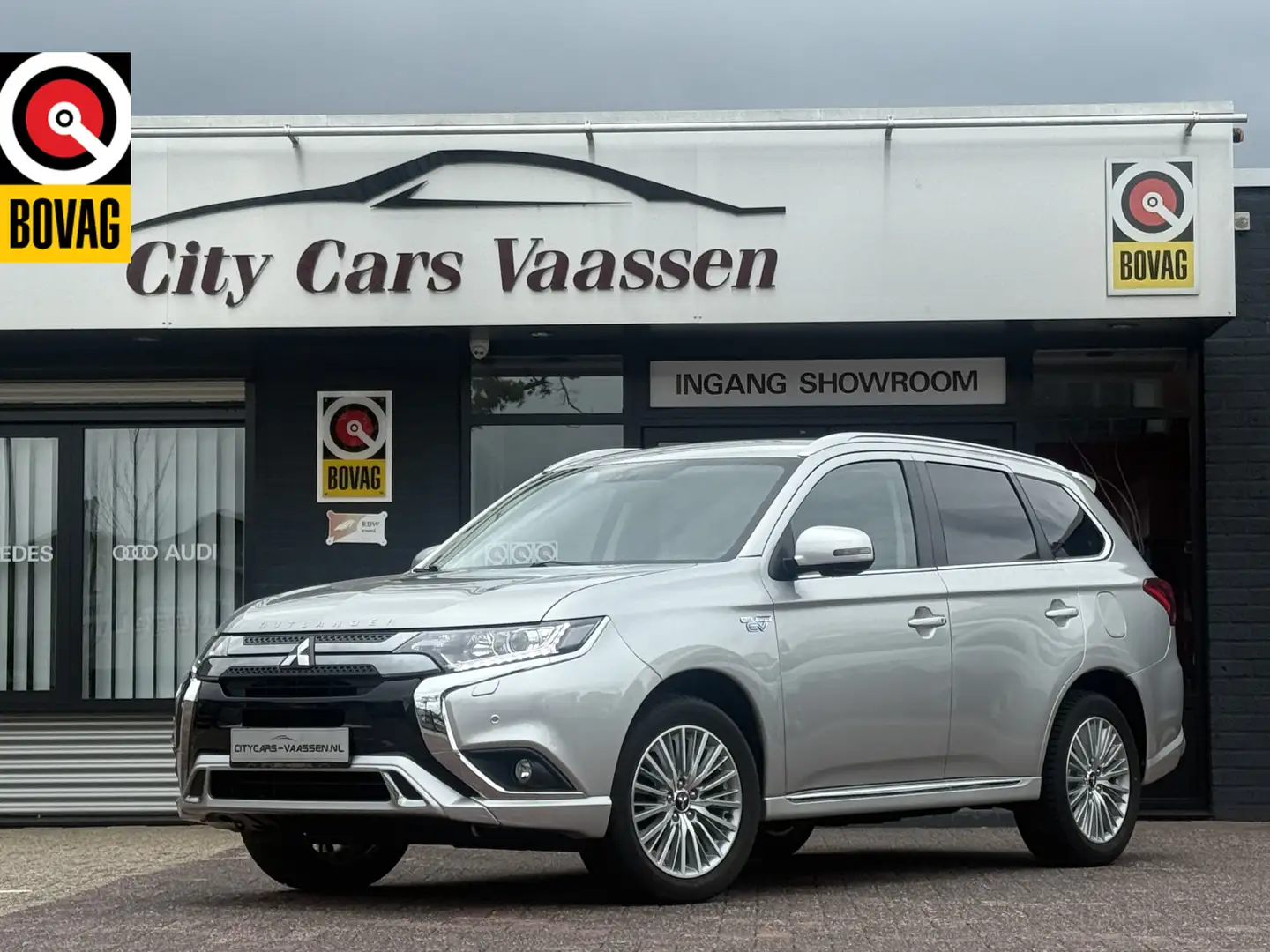 Mitsubishi Outlander 2.4 PHEV S-Edition 4wd 224 pk plug in hybride auto Grijs - 1