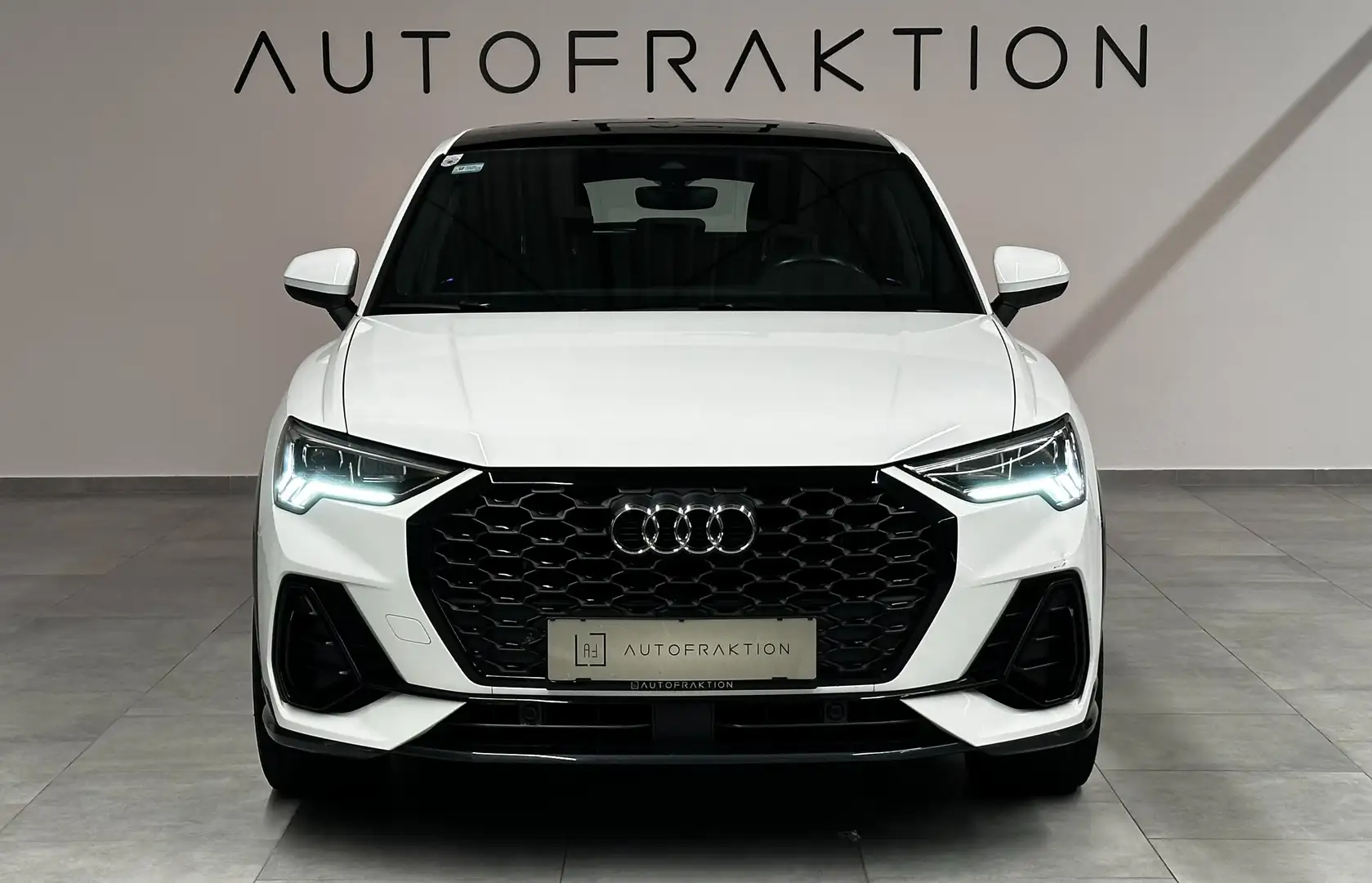 Audi Q3 45 TFSI quattro S line Wit - 2