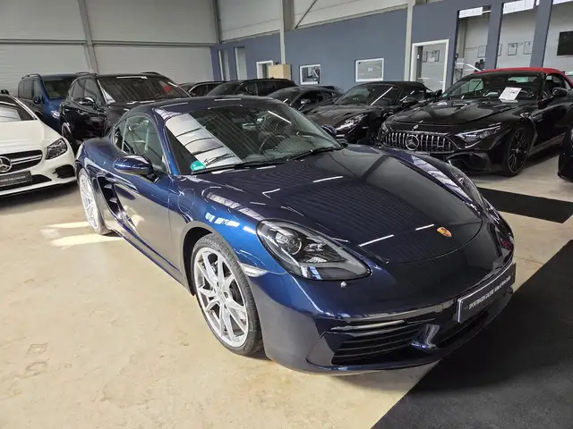 Porsche Cayman view 8