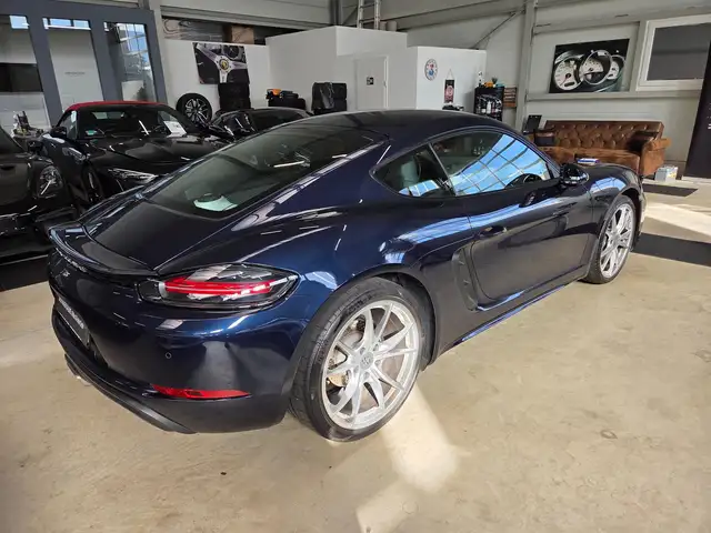 Porsche Cayman view 10