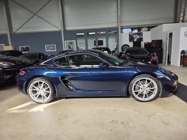 Porsche Cayman view 9