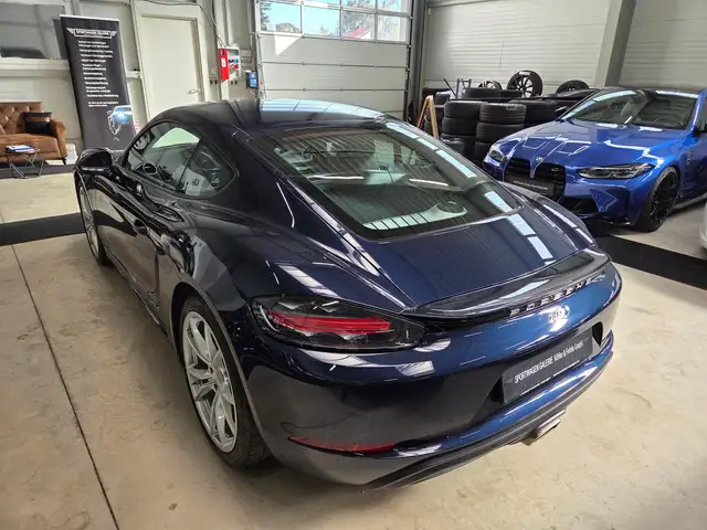 Porsche Cayman view 13