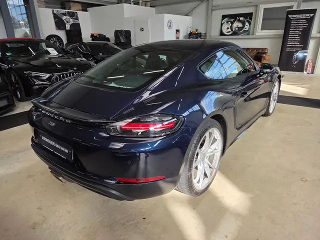 Porsche Cayman view 11