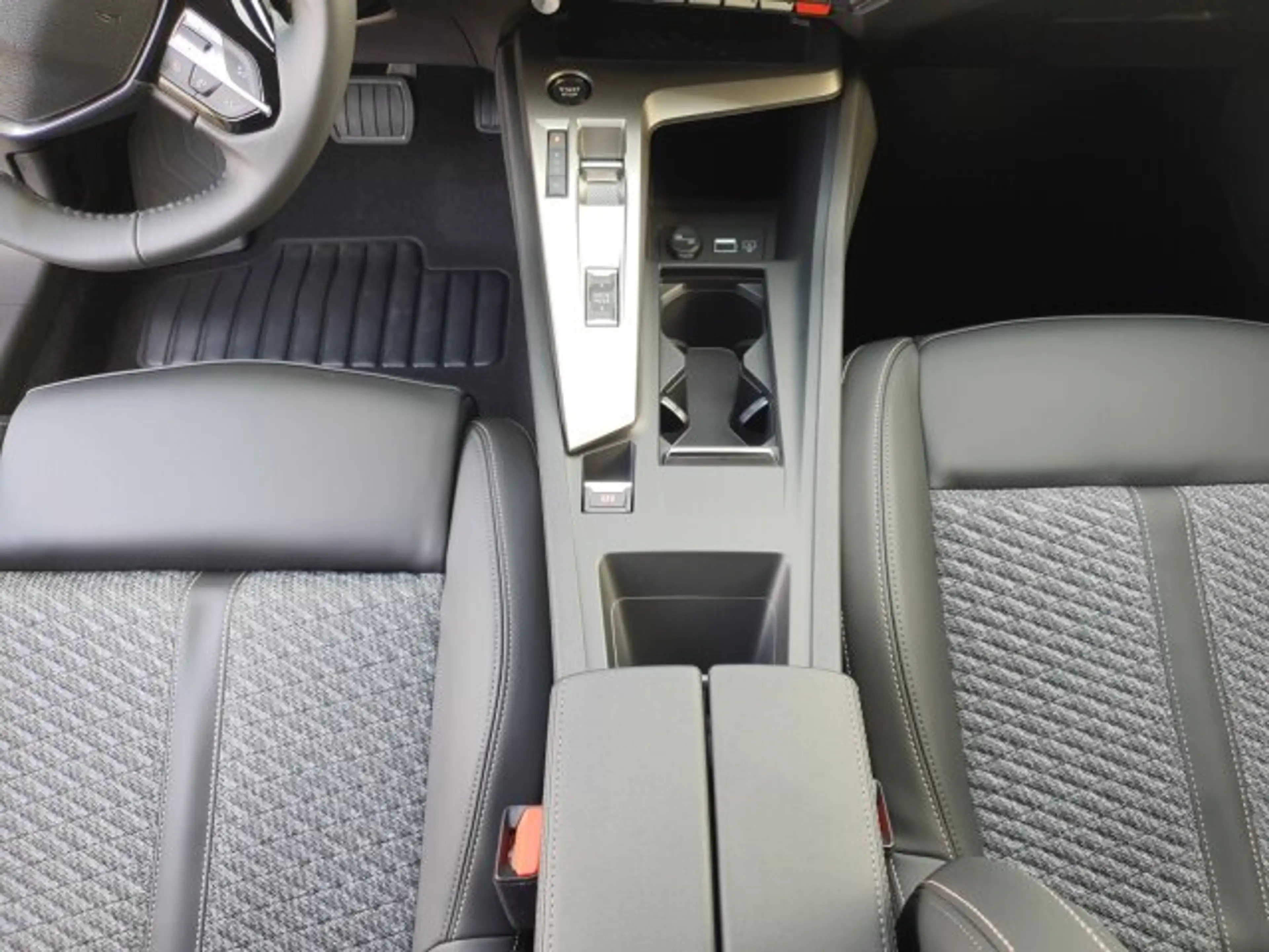 Peugeot 408 408 Allure Business 145 +360°Kamera+SHZ+LHZ+ — photo 13