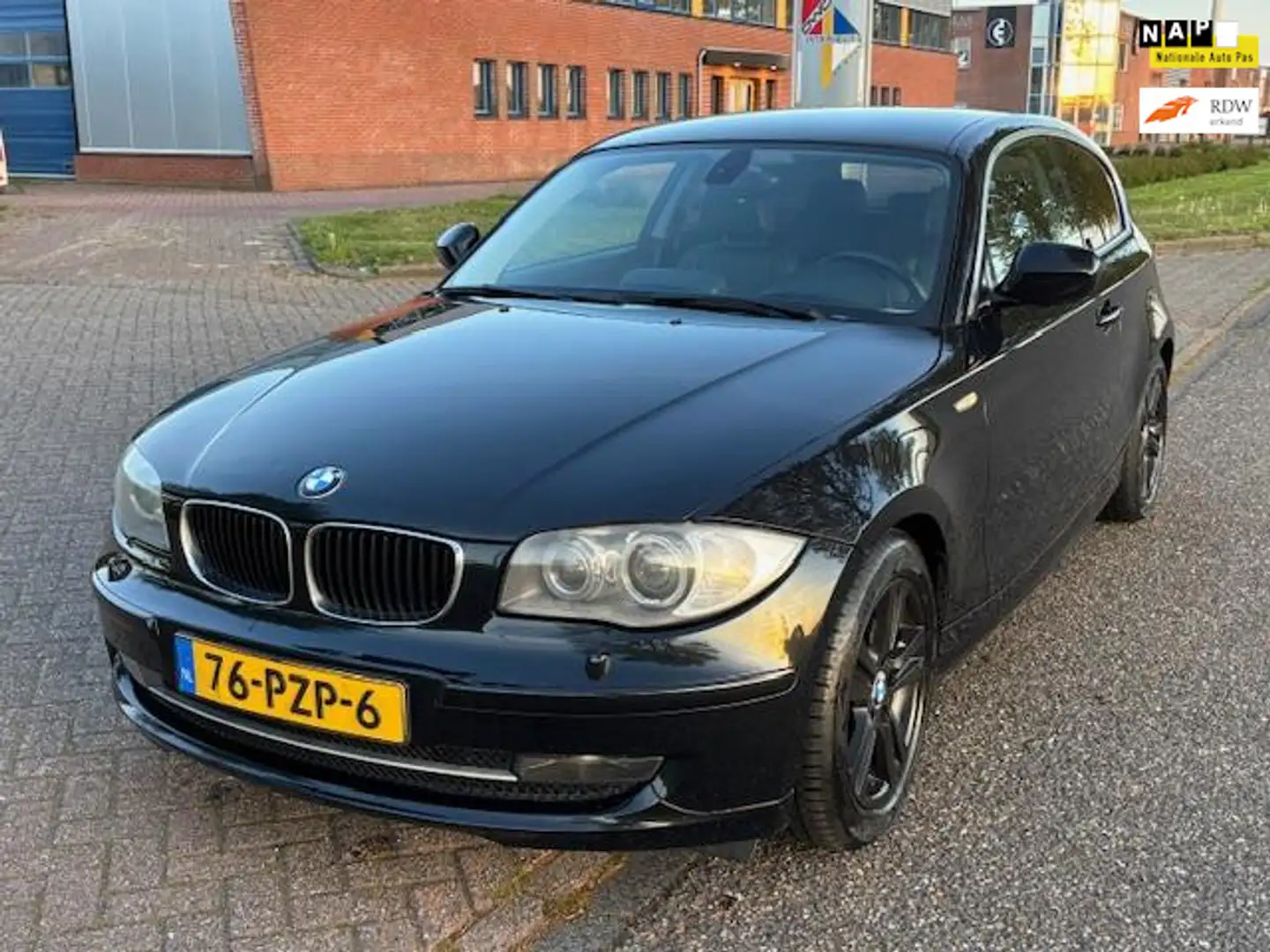 BMW 118 1-serie 118i EffDyn. Ed. Business Line Ultimate Ed Schwarz - 1