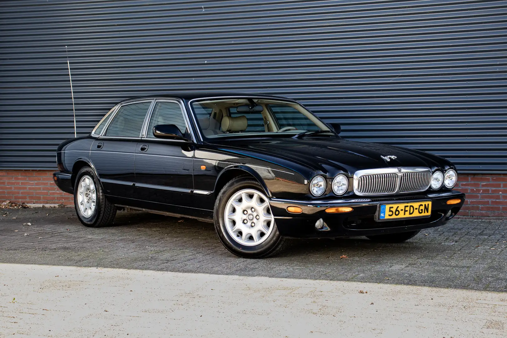 Jaguar Sovereign XJ 4.0 V8 Schwarz - 1