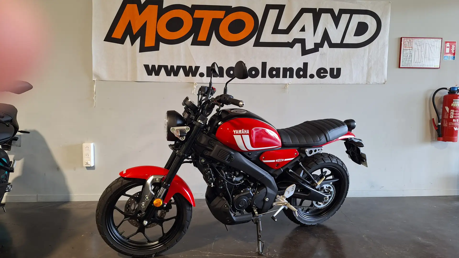 Yamaha XSR 125 Roşu - 1