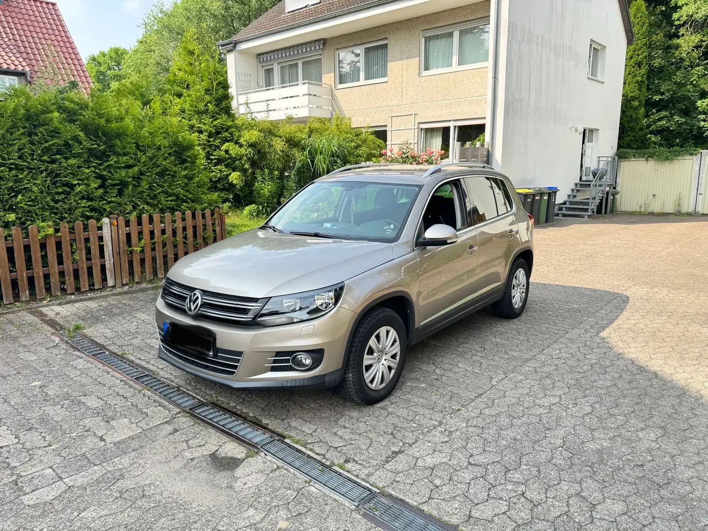 Volkswagen Tiguan 2.0 TDI DPF BlueMotion Technology Sport & Style - 1