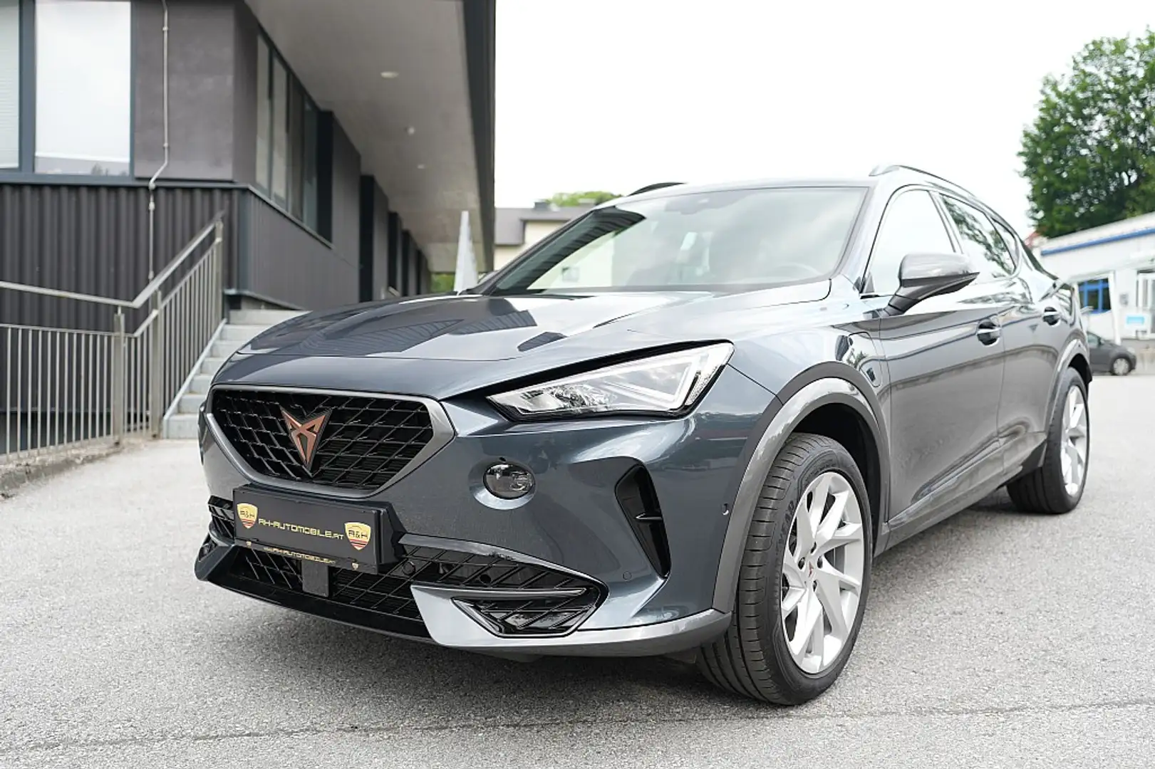 CUPRA Formentor 1,4 e-Hybrid 204 Cupra DSG, AHK, ACC, LED, EL H... Grau - 2