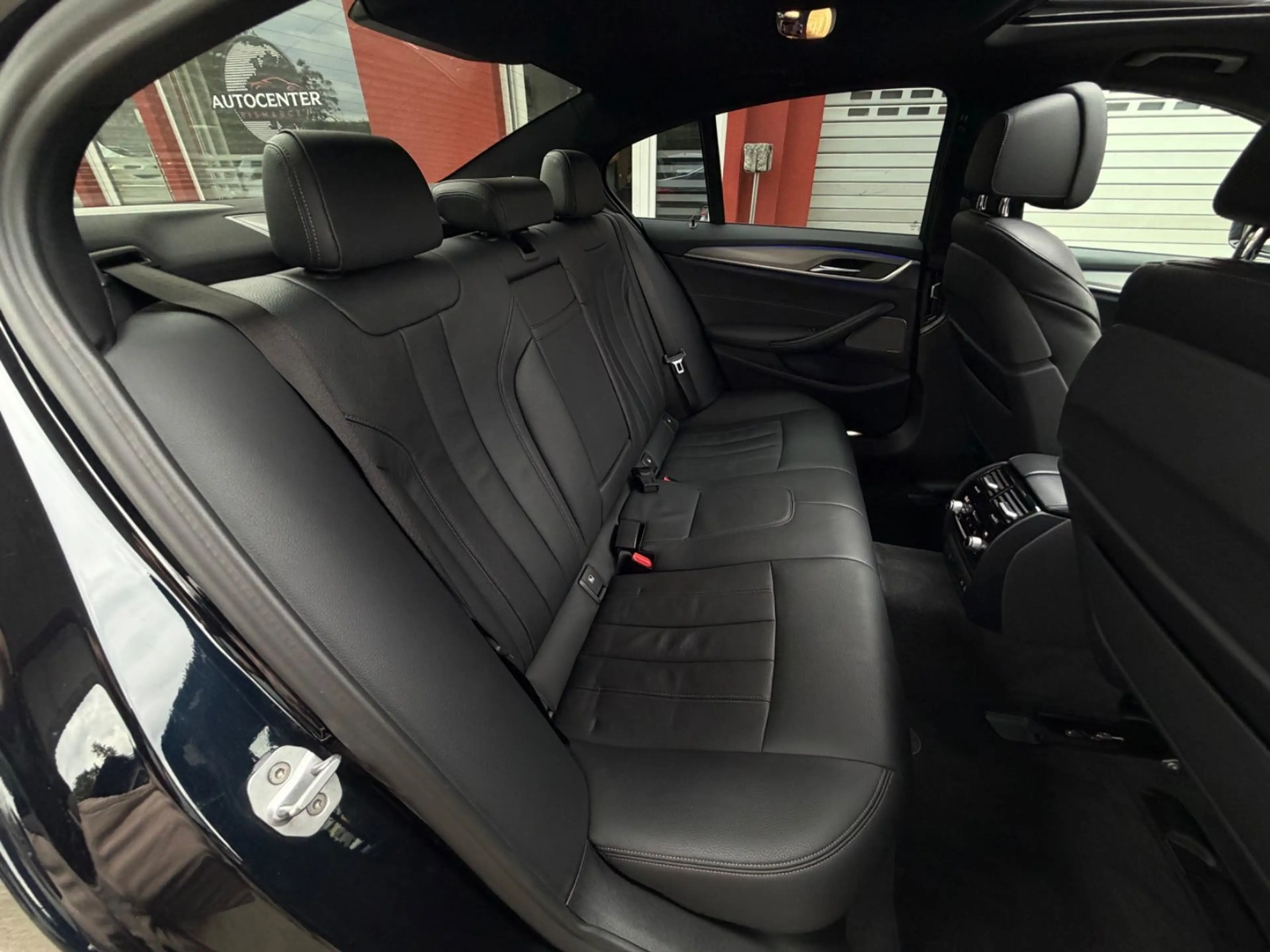 BMW 550 d xDrive GLASDACH/MEMORY/SOFT-CLOSE/HUD/ — photo 37