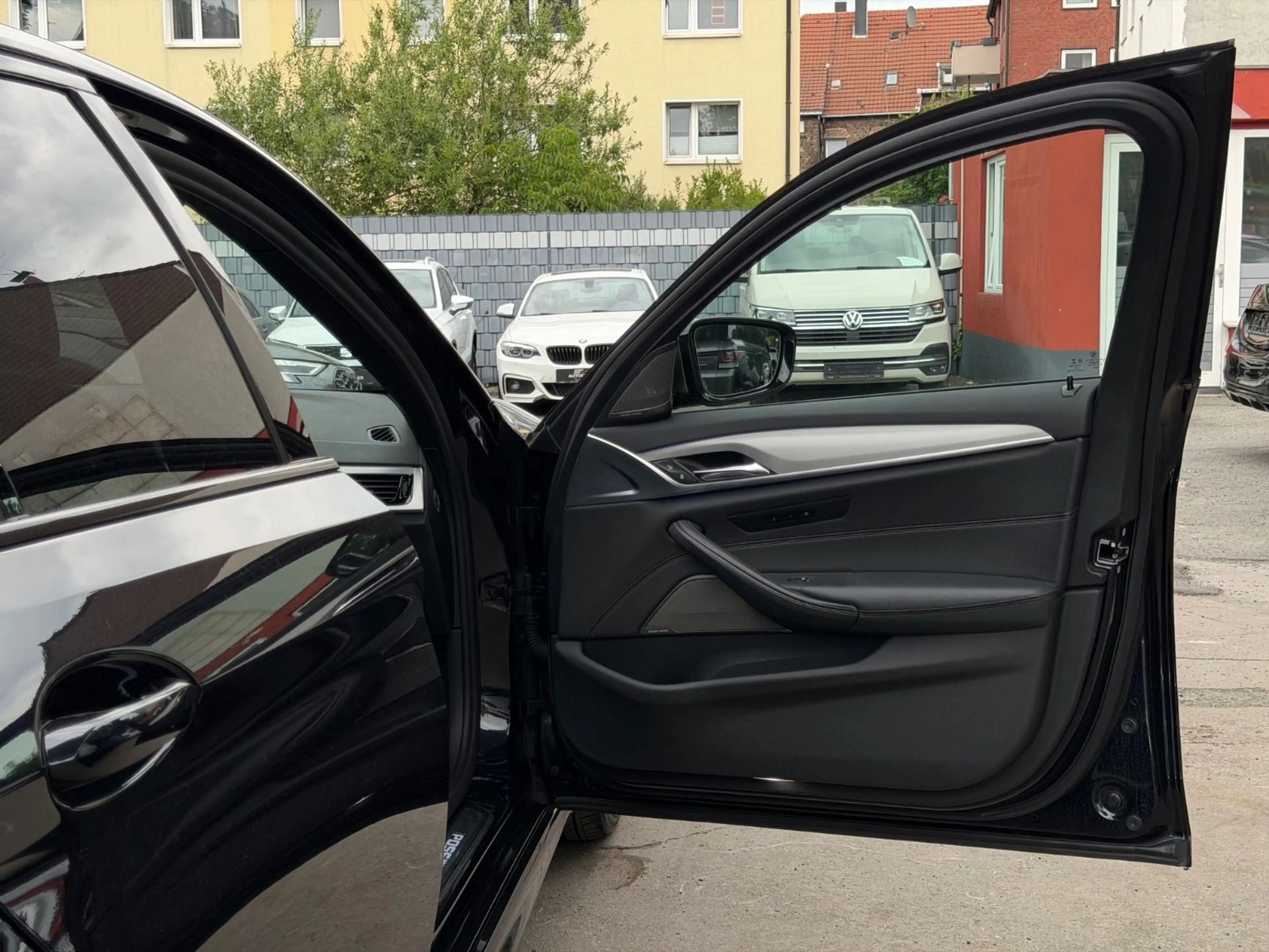 BMW 550 d xDrive GLASDACH/MEMORY/SOFT-CLOSE/HUD/ — photo 39
