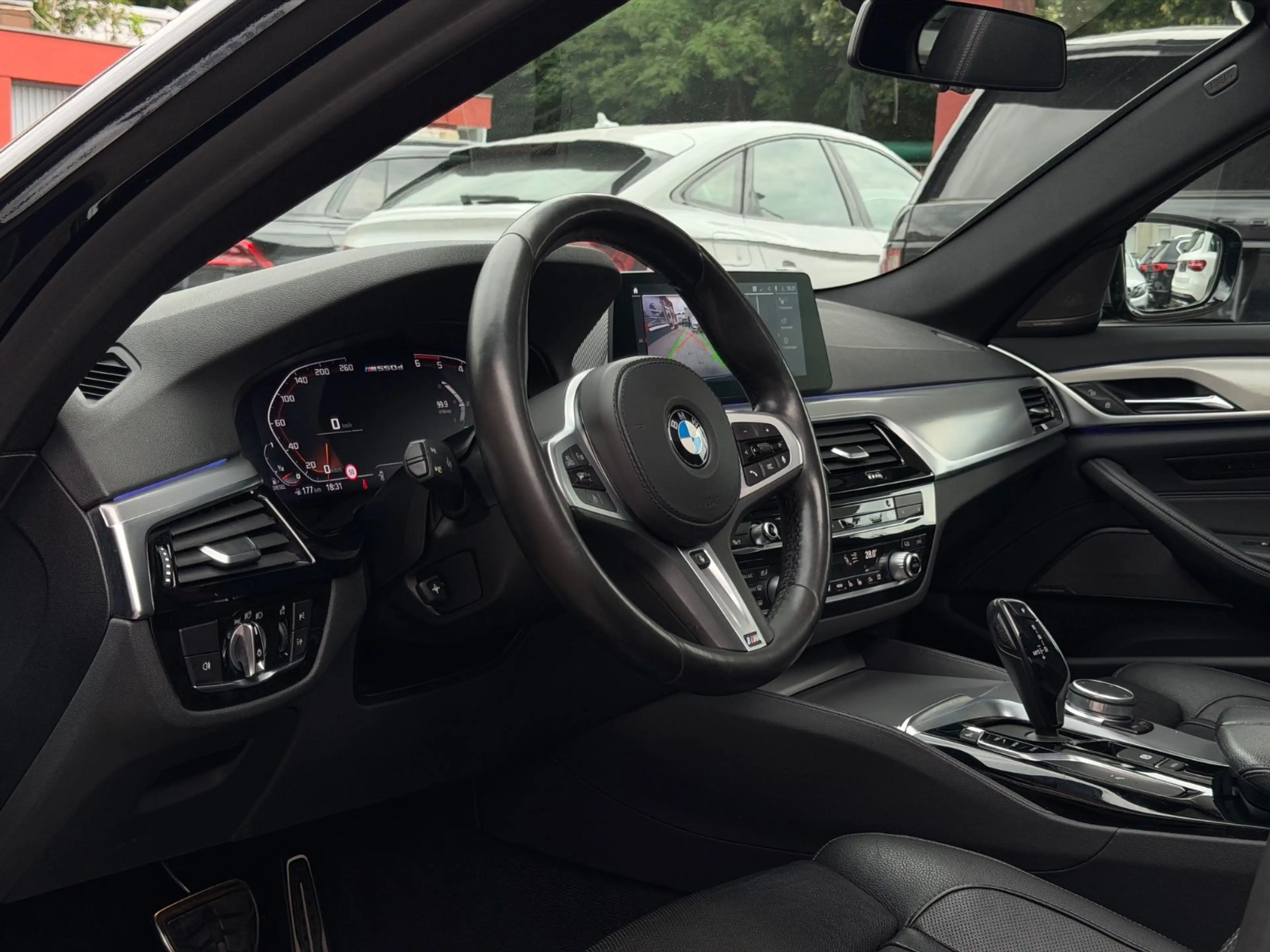 BMW 550 d xDrive GLASDACH/MEMORY/SOFT-CLOSE/HUD/ — photo 13
