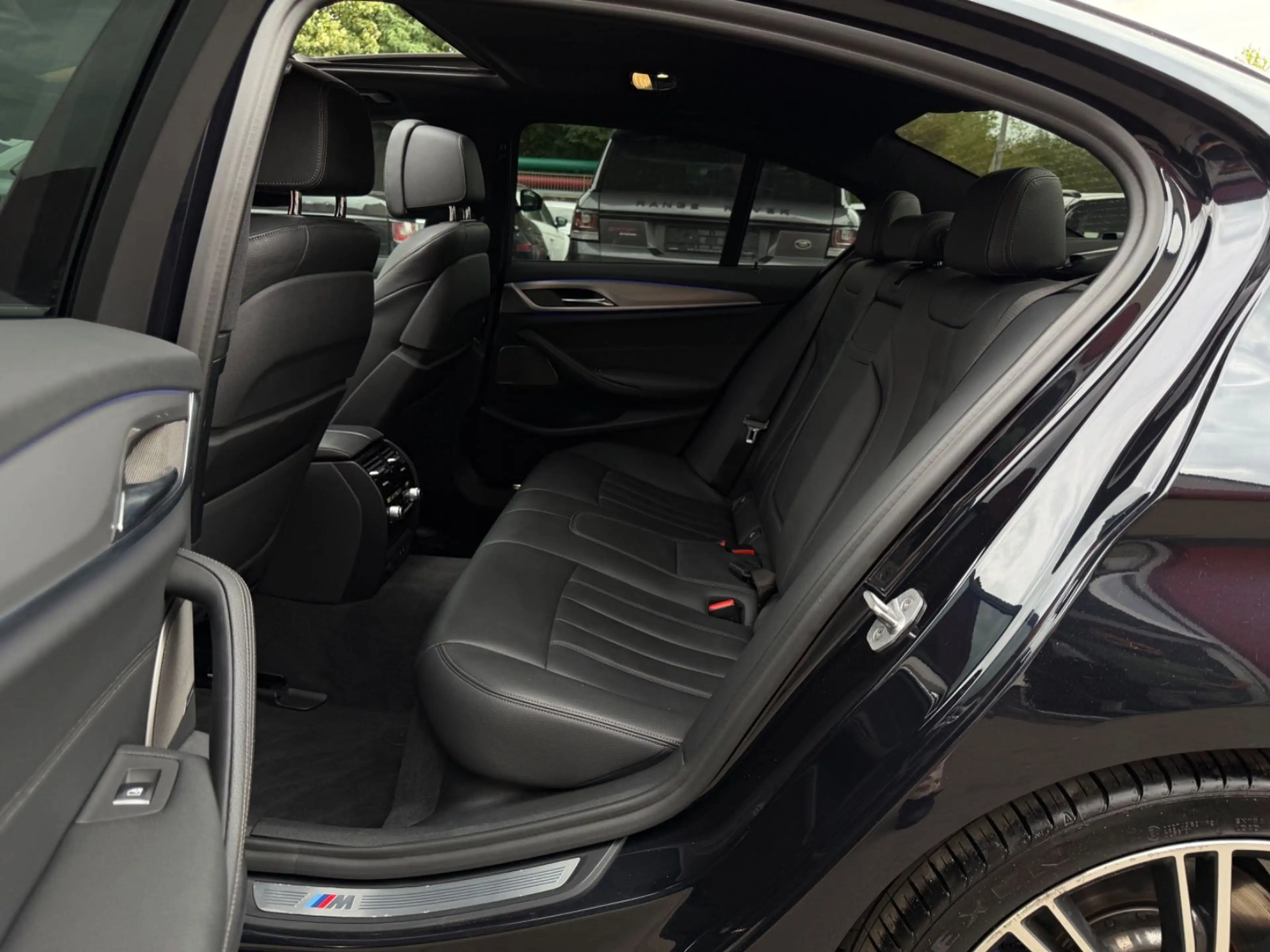BMW 550 d xDrive GLASDACH/MEMORY/SOFT-CLOSE/HUD/ — photo 26