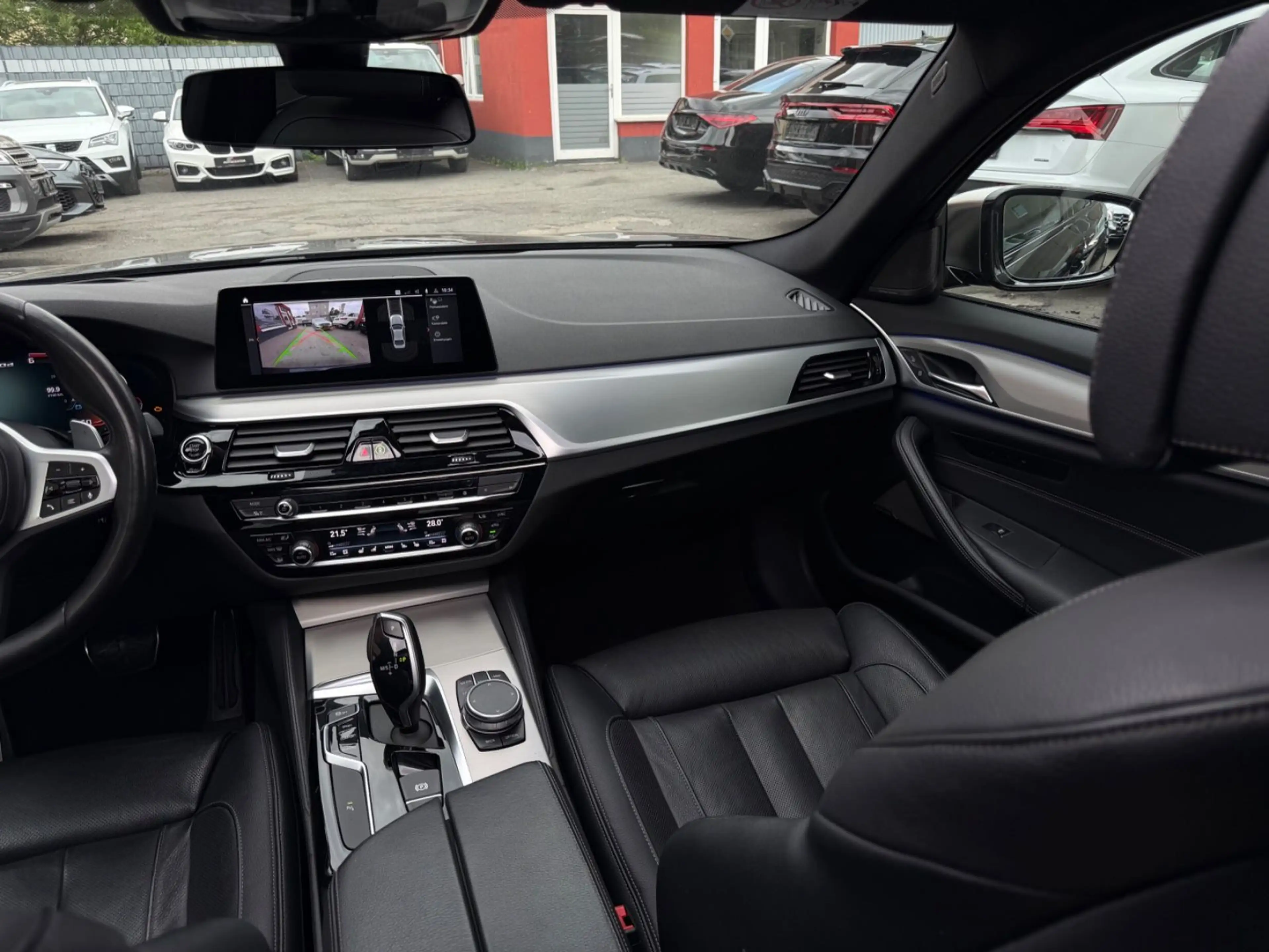 BMW 550 d xDrive GLASDACH/MEMORY/SOFT-CLOSE/HUD/ — photo 32