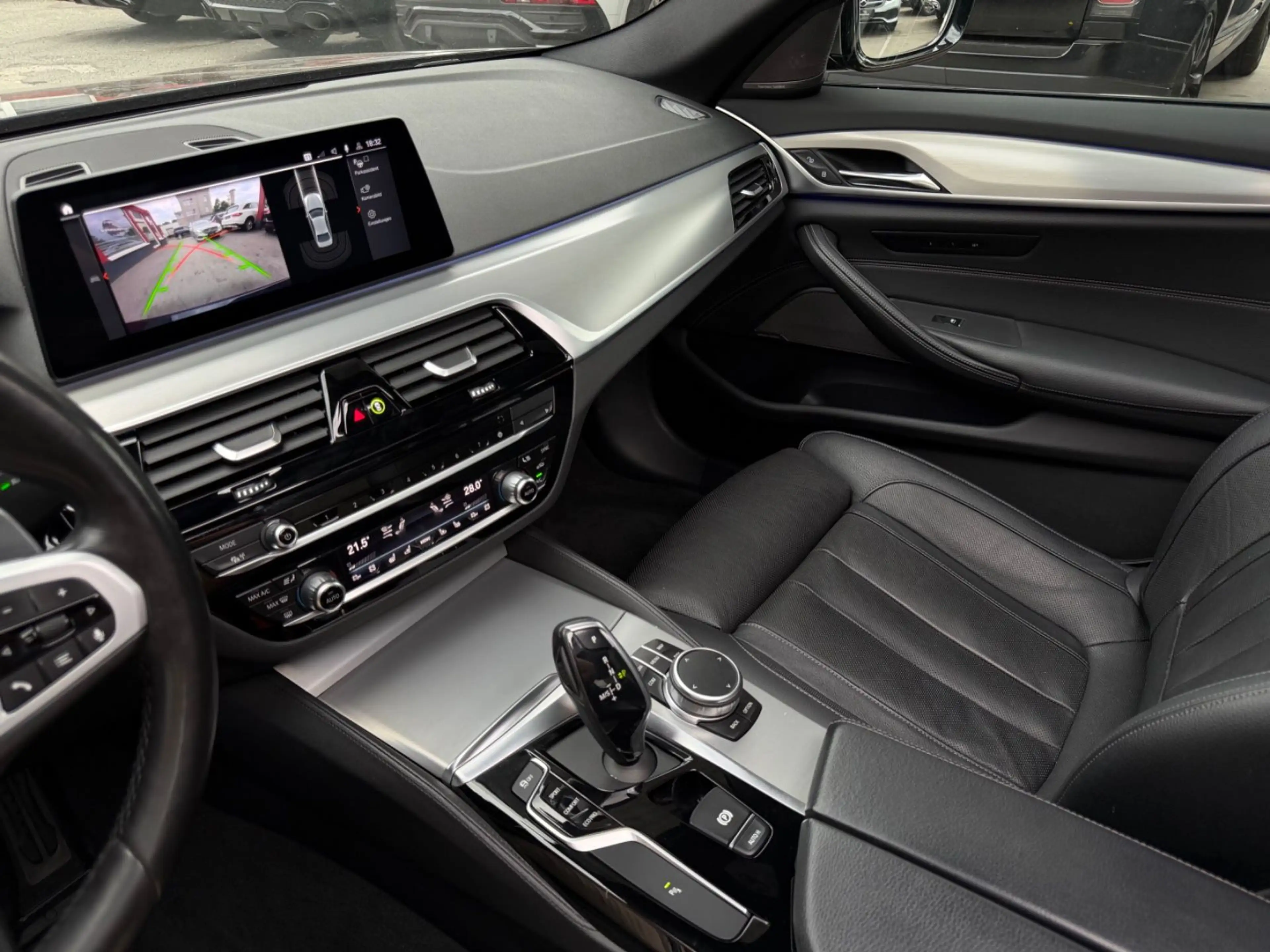 BMW 550 d xDrive GLASDACH/MEMORY/SOFT-CLOSE/HUD/ — photo 21