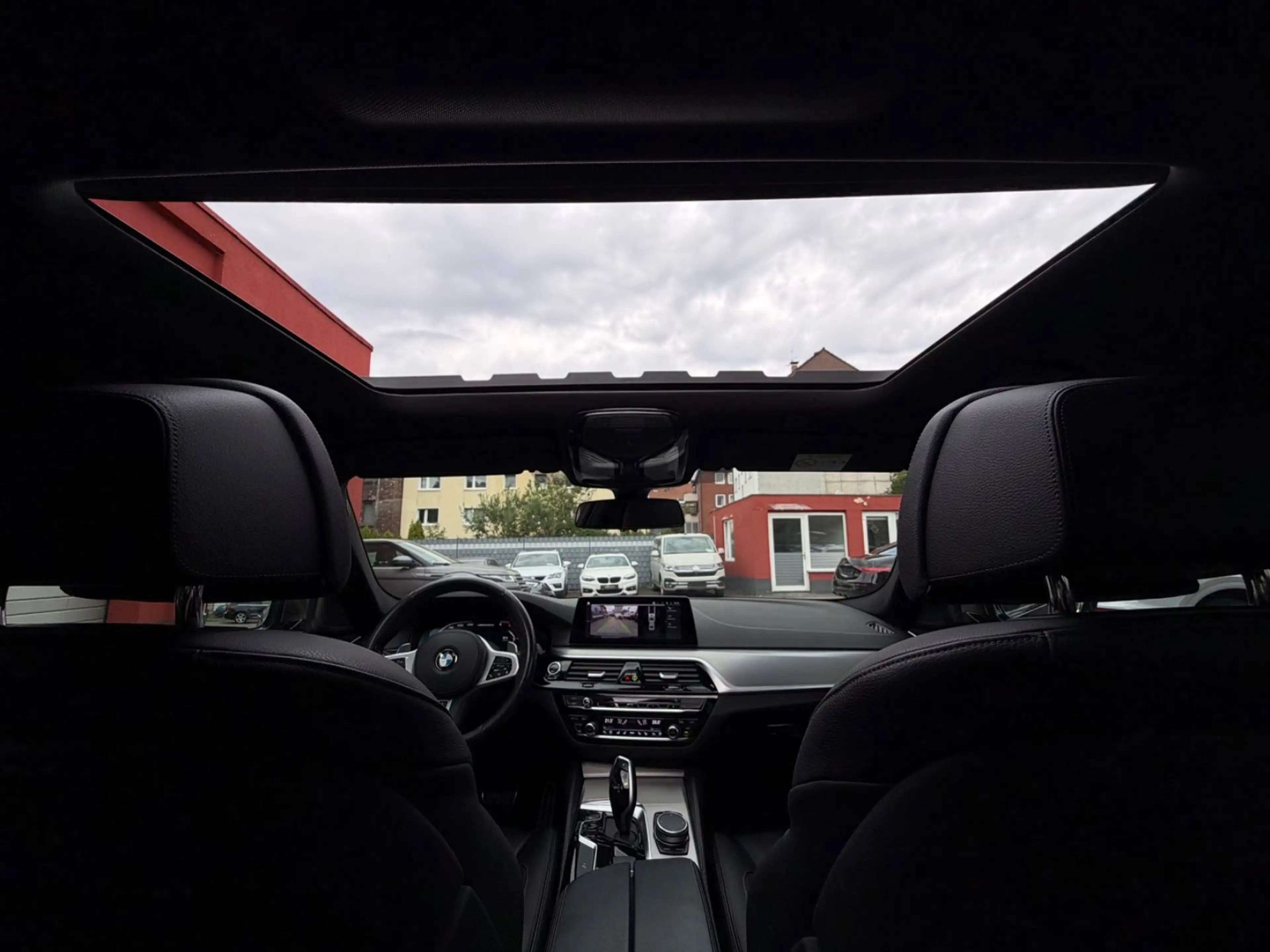 BMW 550 d xDrive GLASDACH/MEMORY/SOFT-CLOSE/HUD/ — photo 29