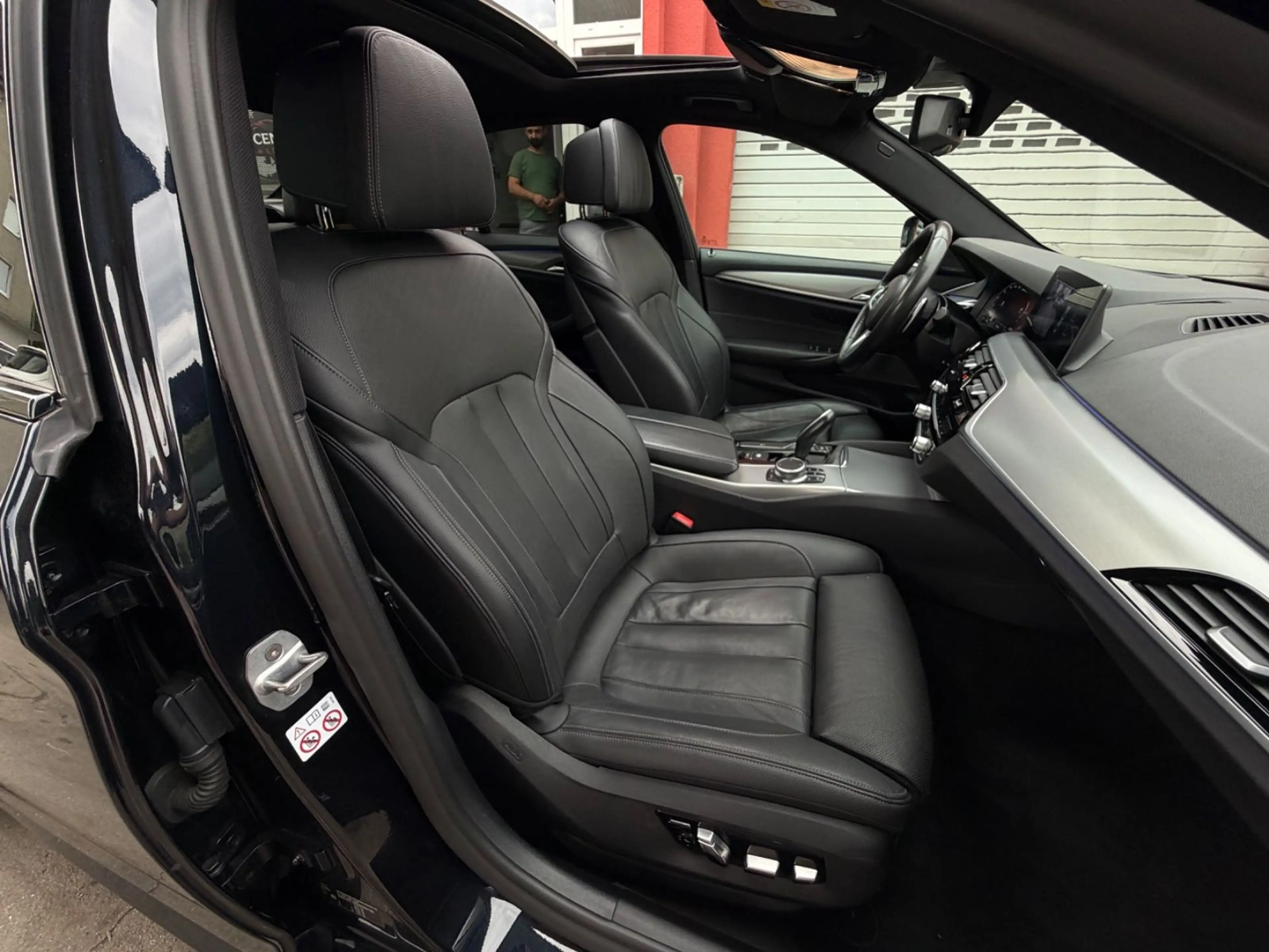 BMW 550 d xDrive GLASDACH/MEMORY/SOFT-CLOSE/HUD/ — photo 44