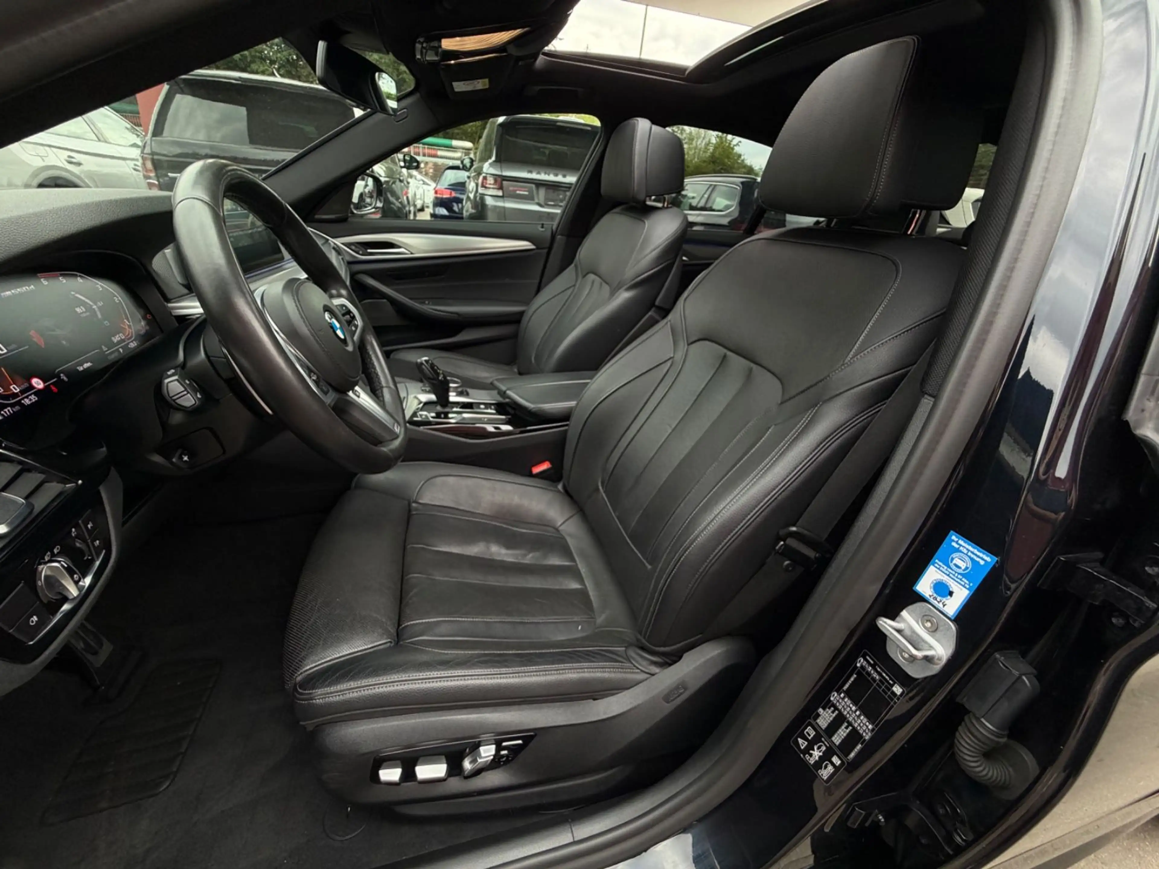 BMW 550 d xDrive GLASDACH/MEMORY/SOFT-CLOSE/HUD/ — photo 23