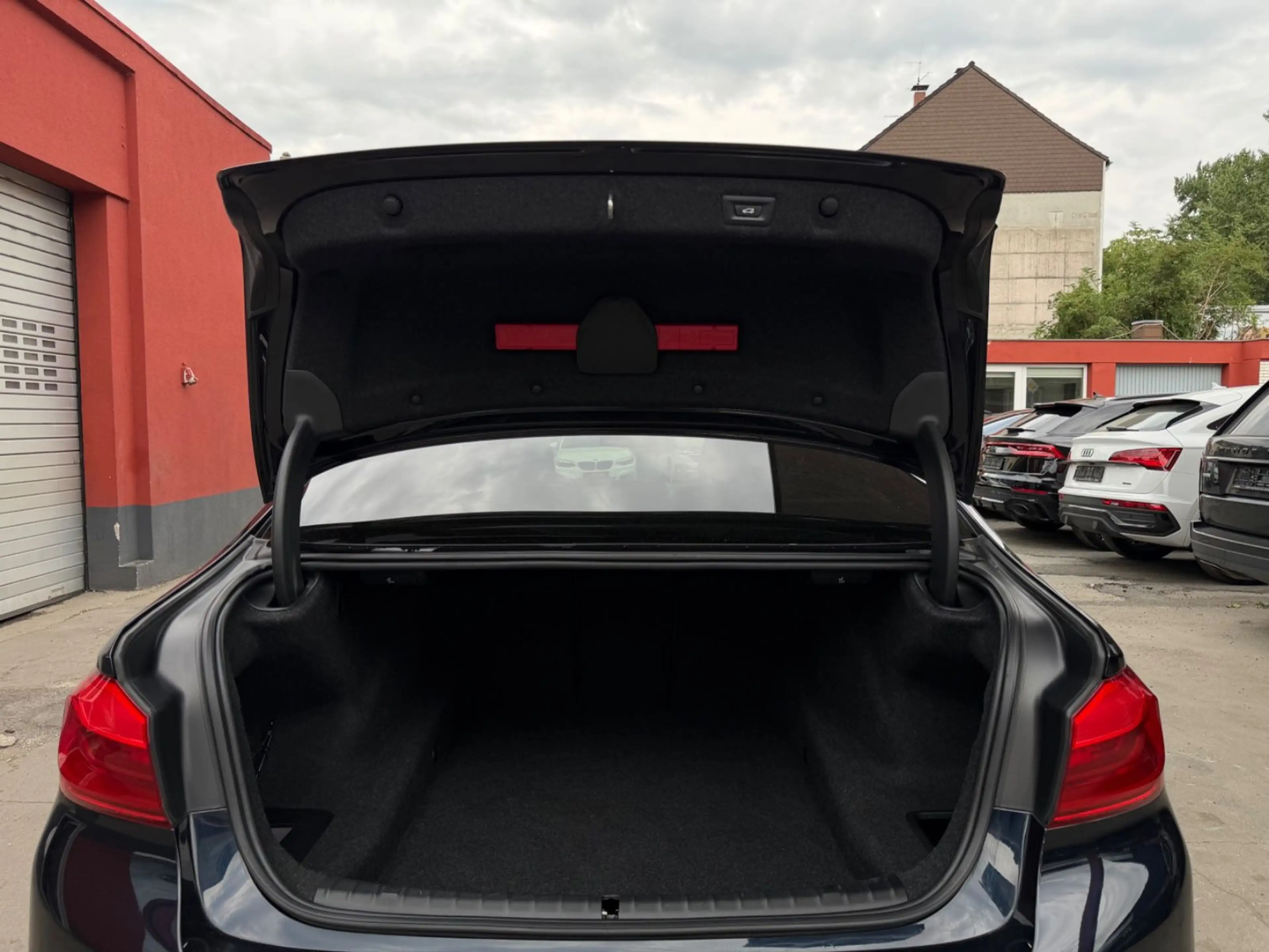 BMW 550 d xDrive GLASDACH/MEMORY/SOFT-CLOSE/HUD/ — photo 33