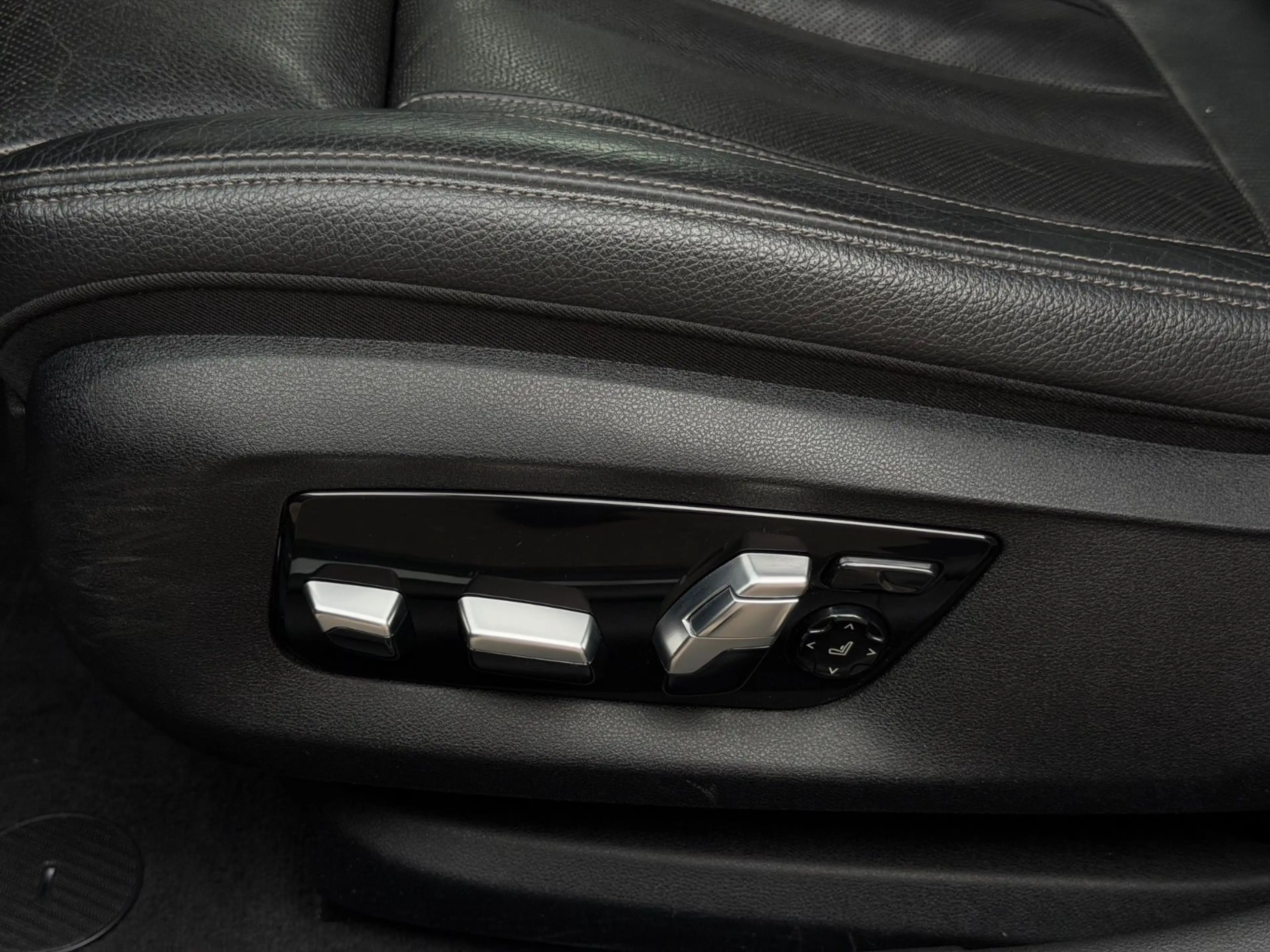BMW 550 d xDrive GLASDACH/MEMORY/SOFT-CLOSE/HUD/ — photo 12